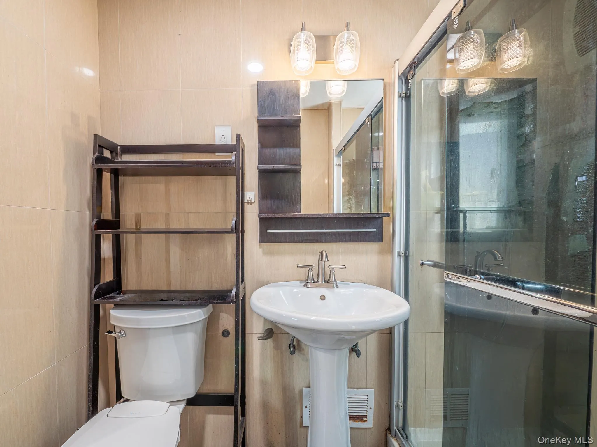 6525 167th Street, New York, NY, 4 Bedrooms Bedrooms, 7 Rooms Rooms,2 BathroomsBathrooms,Residential,For Rent,167th,0,984500 6525 167th Street, New York, NY, 4 Bedrooms Bedrooms, 7 Rooms Rooms,2 BathroomsBathrooms,Residential,For Rent,167th,0,984500