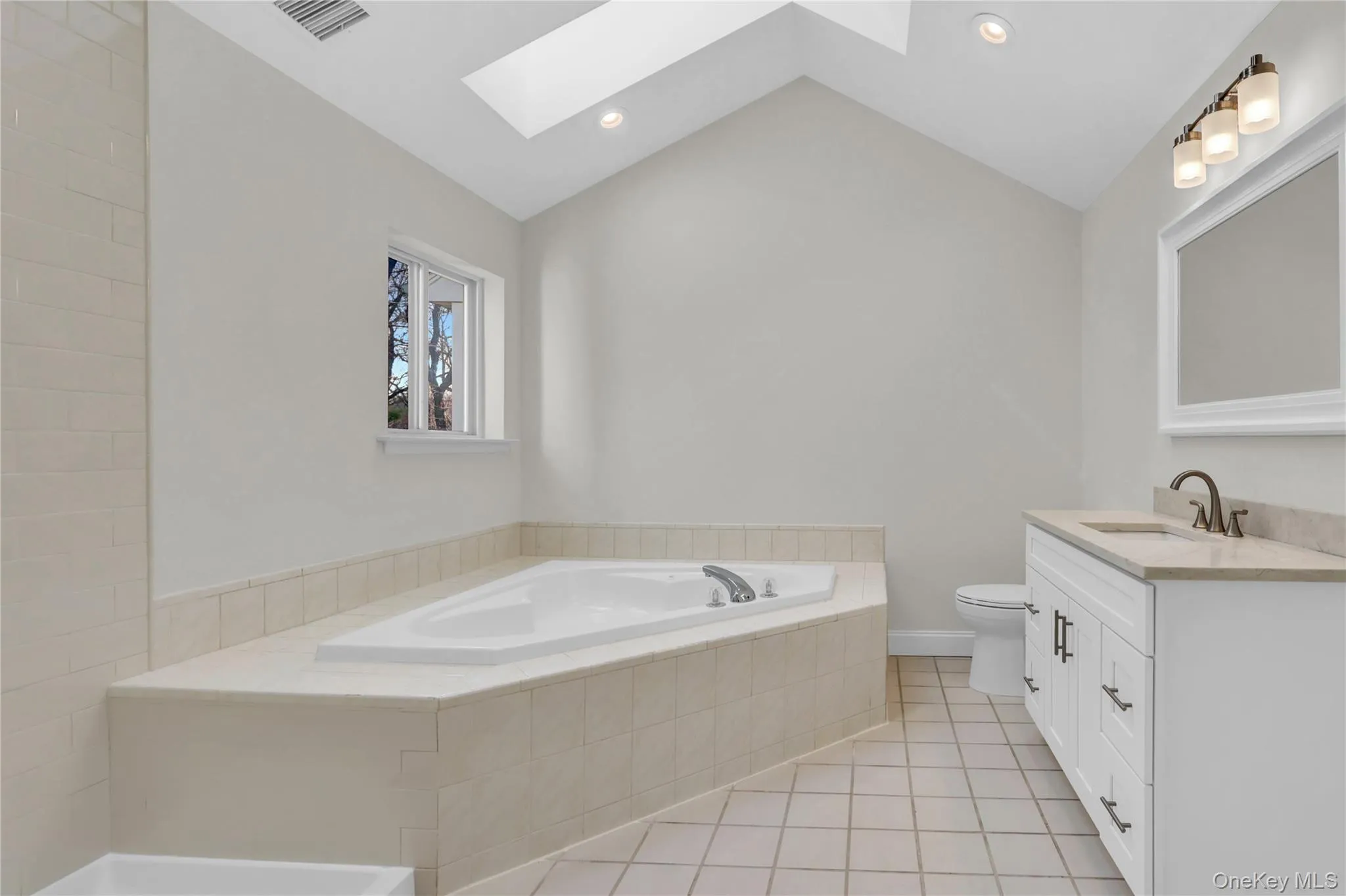 26 Stone Gate Court, Smithtown, NY, 3 Bedrooms Bedrooms, 7 Rooms Rooms,2 BathroomsBathrooms,Residential,For Rent,Stone Gate,0,984501 26 Stone Gate Court, Smithtown, NY, 3 Bedrooms Bedrooms, 7 Rooms Rooms,2 BathroomsBathrooms,Residential,For Rent,Stone Gate,0,984501