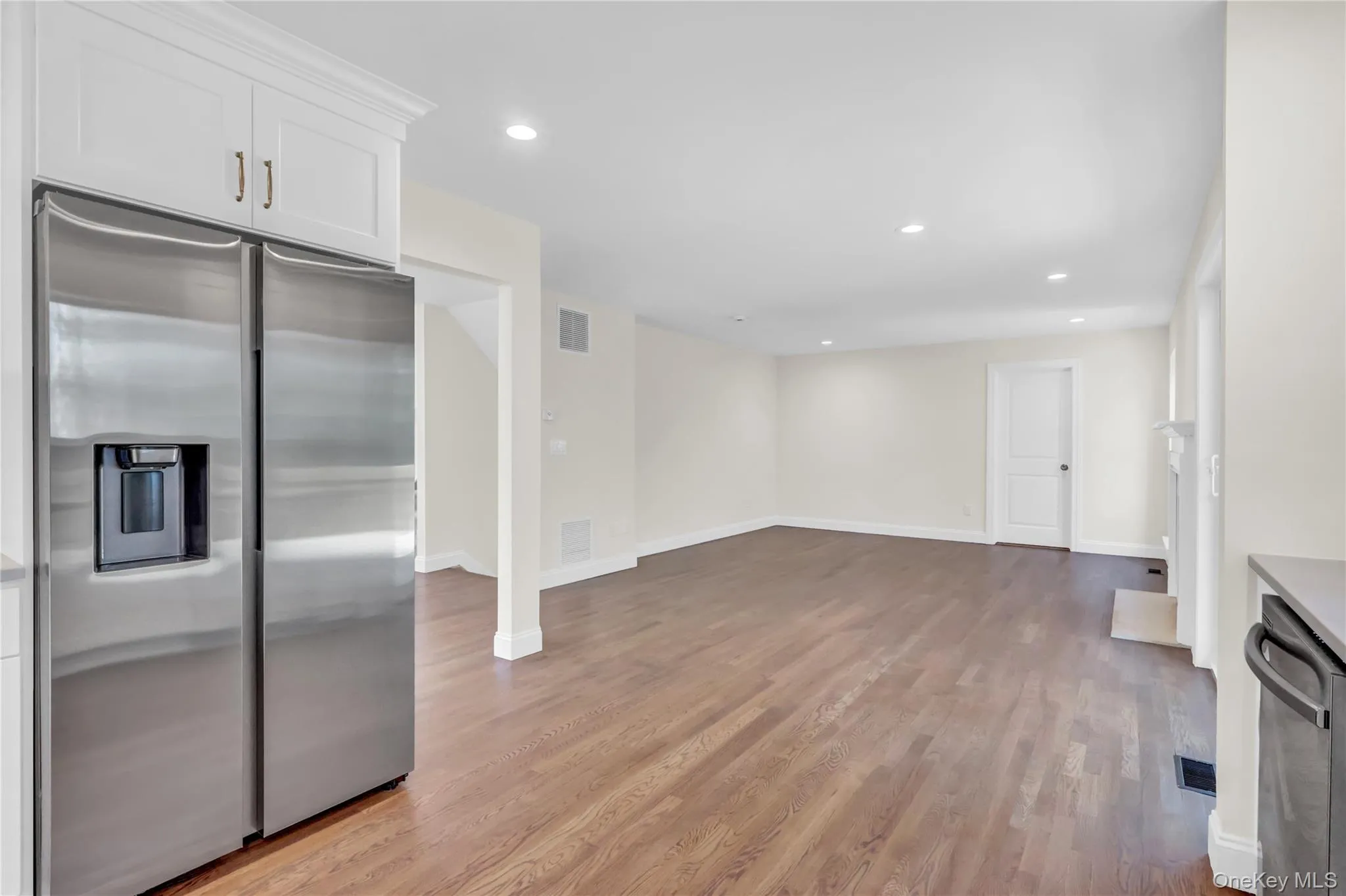 26 Stone Gate Court, Smithtown, NY, 3 Bedrooms Bedrooms, 7 Rooms Rooms,2 BathroomsBathrooms,Residential,For Rent,Stone Gate,0,984501 26 Stone Gate Court, Smithtown, NY, 3 Bedrooms Bedrooms, 7 Rooms Rooms,2 BathroomsBathrooms,Residential,For Rent,Stone Gate,0,984501