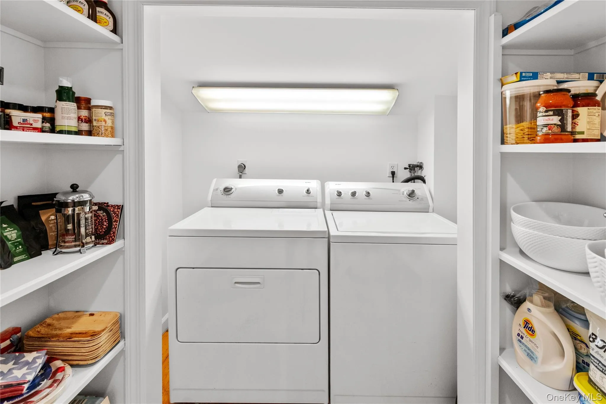 197 Hog Creek Road, East Hampton, NY, 3 Bedrooms Bedrooms, 8 Rooms Rooms,2 BathroomsBathrooms,Residential Lease,For Rent,Hog Creek,0,984521 197 Hog Creek Road, East Hampton, NY, 3 Bedrooms Bedrooms, 8 Rooms Rooms,2 BathroomsBathrooms,Residential Lease,For Rent,Hog Creek,0,984521