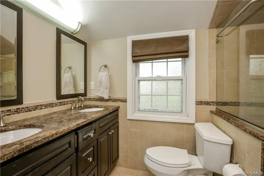 Primary en-suite bathroom, double vanity sinks , walk in glass enclosed shower, recently renovated. Primary en-suite bathroom, double vanity sinks , walk in glass enclosed shower, recently renovated.