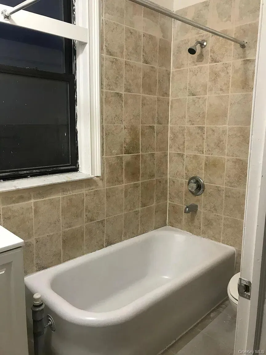 1840 Bronxdale Avenue, New York, NY, 3 Bedrooms Bedrooms, 6 Rooms Rooms,1 BathroomBathrooms,Residential Lease,For Rent,Bronxdale,0,984535 1840 Bronxdale Avenue, New York, NY, 3 Bedrooms Bedrooms, 6 Rooms Rooms,1 BathroomBathrooms,Residential Lease,For Rent,Bronxdale,0,984535