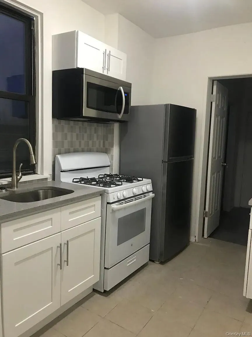 1840 Bronxdale Avenue, New York, NY, 3 Bedrooms Bedrooms, 6 Rooms Rooms,1 BathroomBathrooms,Residential Lease,For Rent,Bronxdale,0,984535 1840 Bronxdale Avenue, New York, NY, 3 Bedrooms Bedrooms, 6 Rooms Rooms,1 BathroomBathrooms,Residential Lease,For Rent,Bronxdale,0,984535