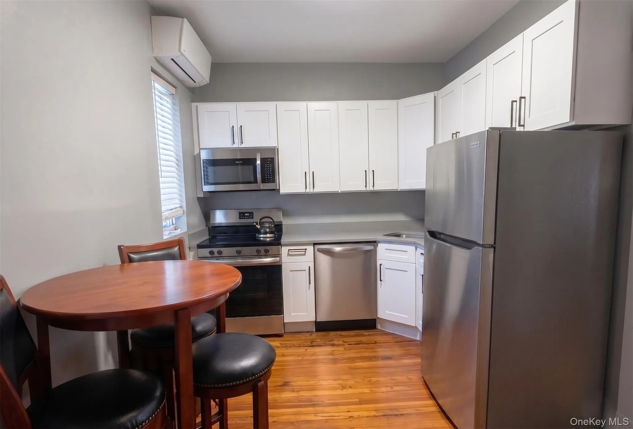 52 Maple Place, Babylon, NY, 2 Bedrooms Bedrooms, 3 Rooms Rooms,1 BathroomBathrooms,Residential Lease,For Rent,Maple,0,984546 52 Maple Place, Babylon, NY, 2 Bedrooms Bedrooms, 3 Rooms Rooms,1 BathroomBathrooms,Residential Lease,For Rent,Maple,0,984546