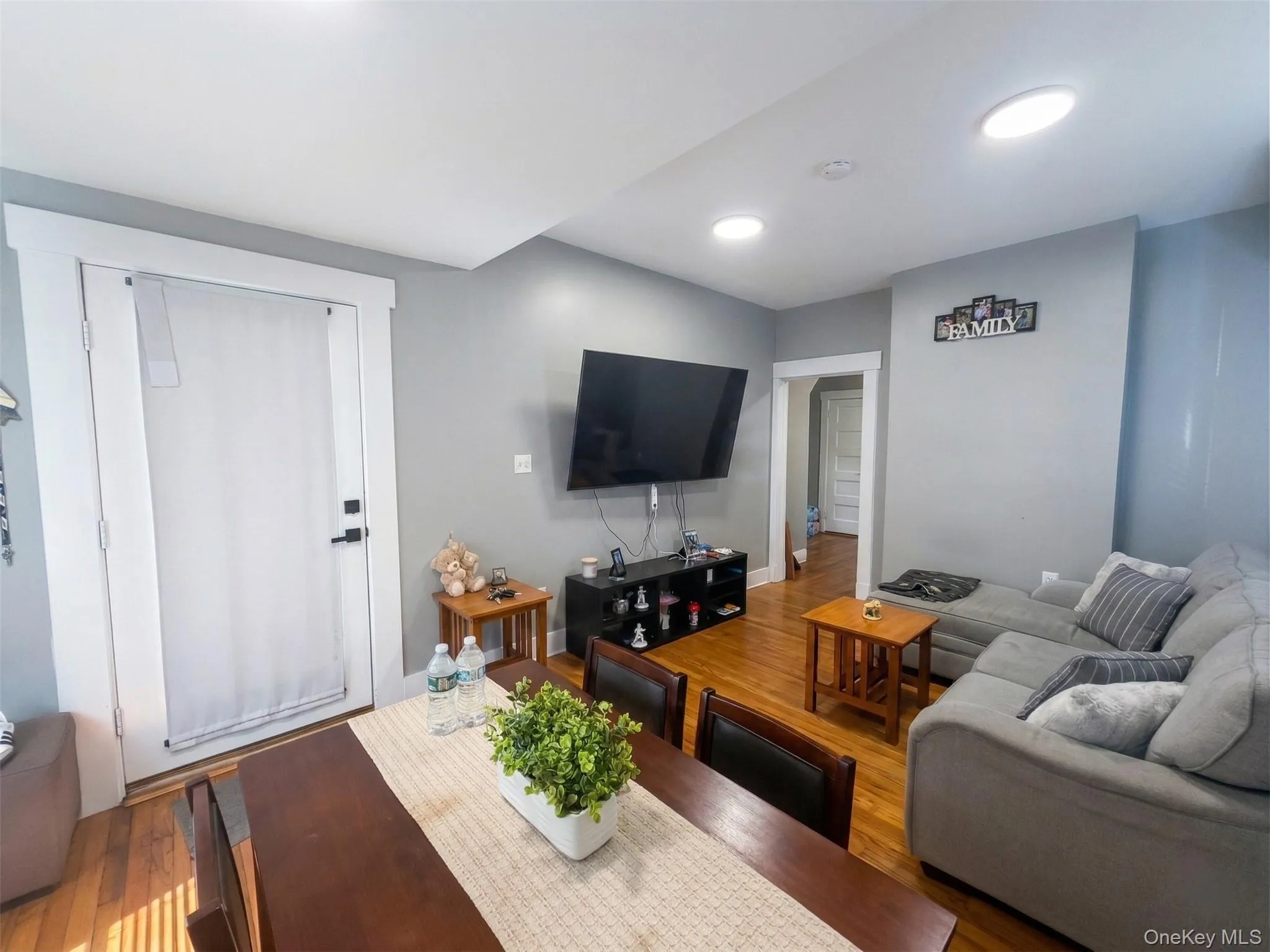 52 Maple Place, Babylon, NY, 2 Bedrooms Bedrooms, 3 Rooms Rooms,1 BathroomBathrooms,Residential Lease,For Rent,Maple,0,984546 52 Maple Place, Babylon, NY, 2 Bedrooms Bedrooms, 3 Rooms Rooms,1 BathroomBathrooms,Residential Lease,For Rent,Maple,0,984546