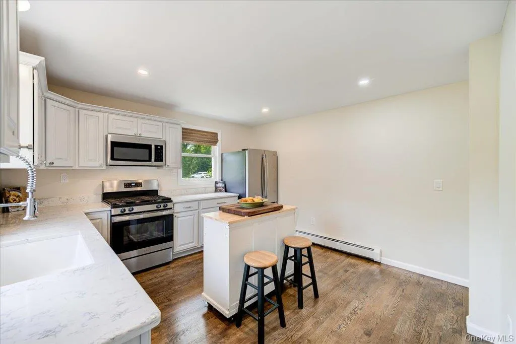 534 Lattintown Road, Marlboro, NY, 2 Bedrooms Bedrooms, 4 Rooms Rooms,1 BathroomBathrooms,Residential,For Rent,Lattintown,0,984617 534 Lattintown Road, Marlboro, NY, 2 Bedrooms Bedrooms, 4 Rooms Rooms,1 BathroomBathrooms,Residential,For Rent,Lattintown,0,984617