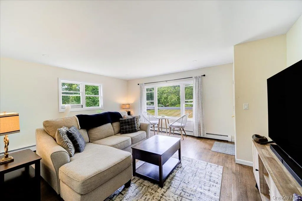 534 Lattintown Road, Marlboro, NY, 2 Bedrooms Bedrooms, 4 Rooms Rooms,1 BathroomBathrooms,Residential,For Rent,Lattintown,0,984617 534 Lattintown Road, Marlboro, NY, 2 Bedrooms Bedrooms, 4 Rooms Rooms,1 BathroomBathrooms,Residential,For Rent,Lattintown,0,984617