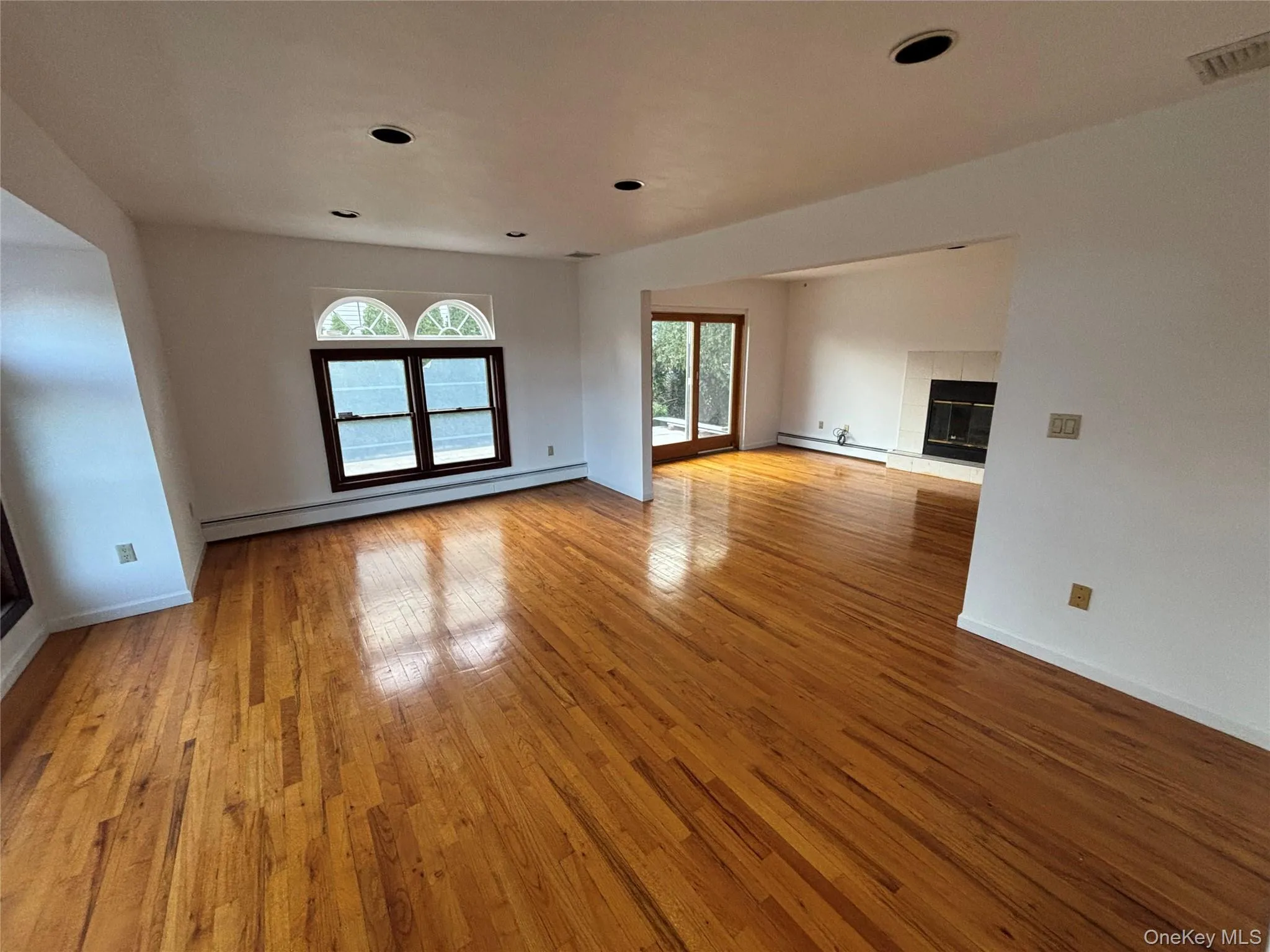 31 Woodward Street, North Hempstead, NY, 4 Bedrooms Bedrooms, 12 Rooms Rooms,3 BathroomsBathrooms,Residential Lease,For Rent,Woodward Street,0,984659 31 Woodward Street, North Hempstead, NY, 4 Bedrooms Bedrooms, 12 Rooms Rooms,3 BathroomsBathrooms,Residential Lease,For Rent,Woodward Street,0,984659