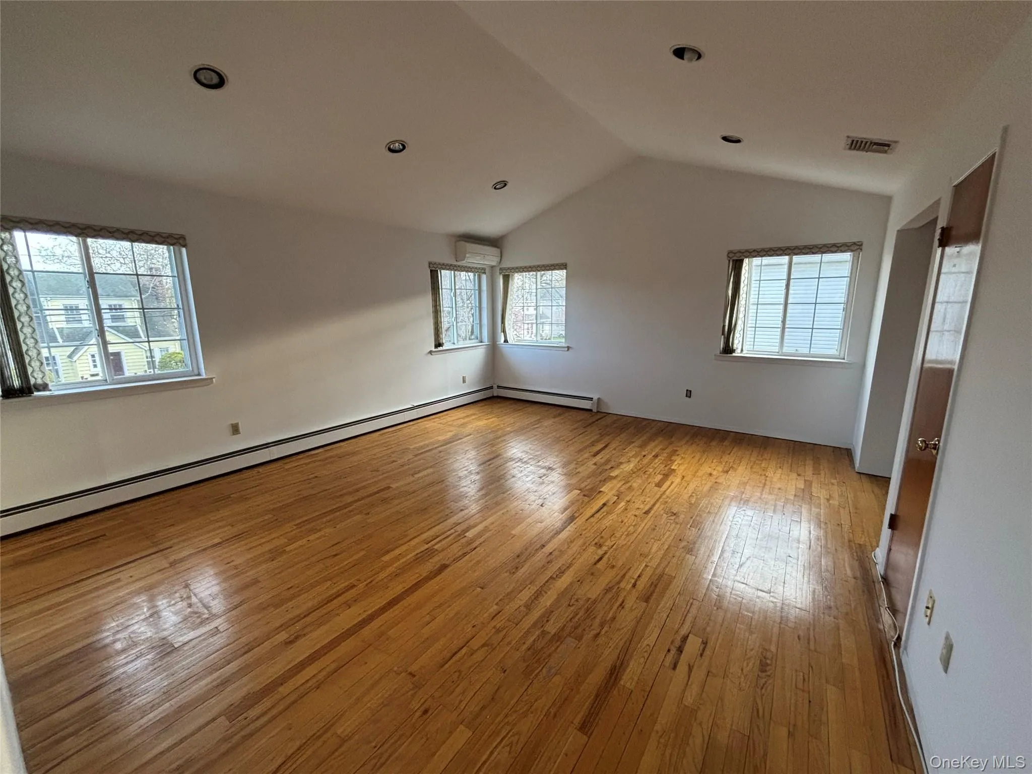 31 Woodward Street, North Hempstead, NY, 4 Bedrooms Bedrooms, 12 Rooms Rooms,3 BathroomsBathrooms,Residential Lease,For Rent,Woodward Street,0,984659 31 Woodward Street, North Hempstead, NY, 4 Bedrooms Bedrooms, 12 Rooms Rooms,3 BathroomsBathrooms,Residential Lease,For Rent,Woodward Street,0,984659