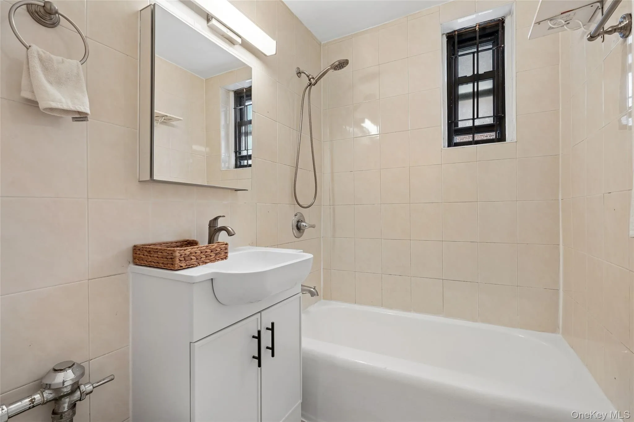 86-04 Grand Ave, New York, NY, 2 Bedrooms Bedrooms, 5 Rooms Rooms,1 BathroomBathrooms,Residential,For Rent,Grand Ave,0,984662 86-04 Grand Ave, New York, NY, 2 Bedrooms Bedrooms, 5 Rooms Rooms,1 BathroomBathrooms,Residential,For Rent,Grand Ave,0,984662