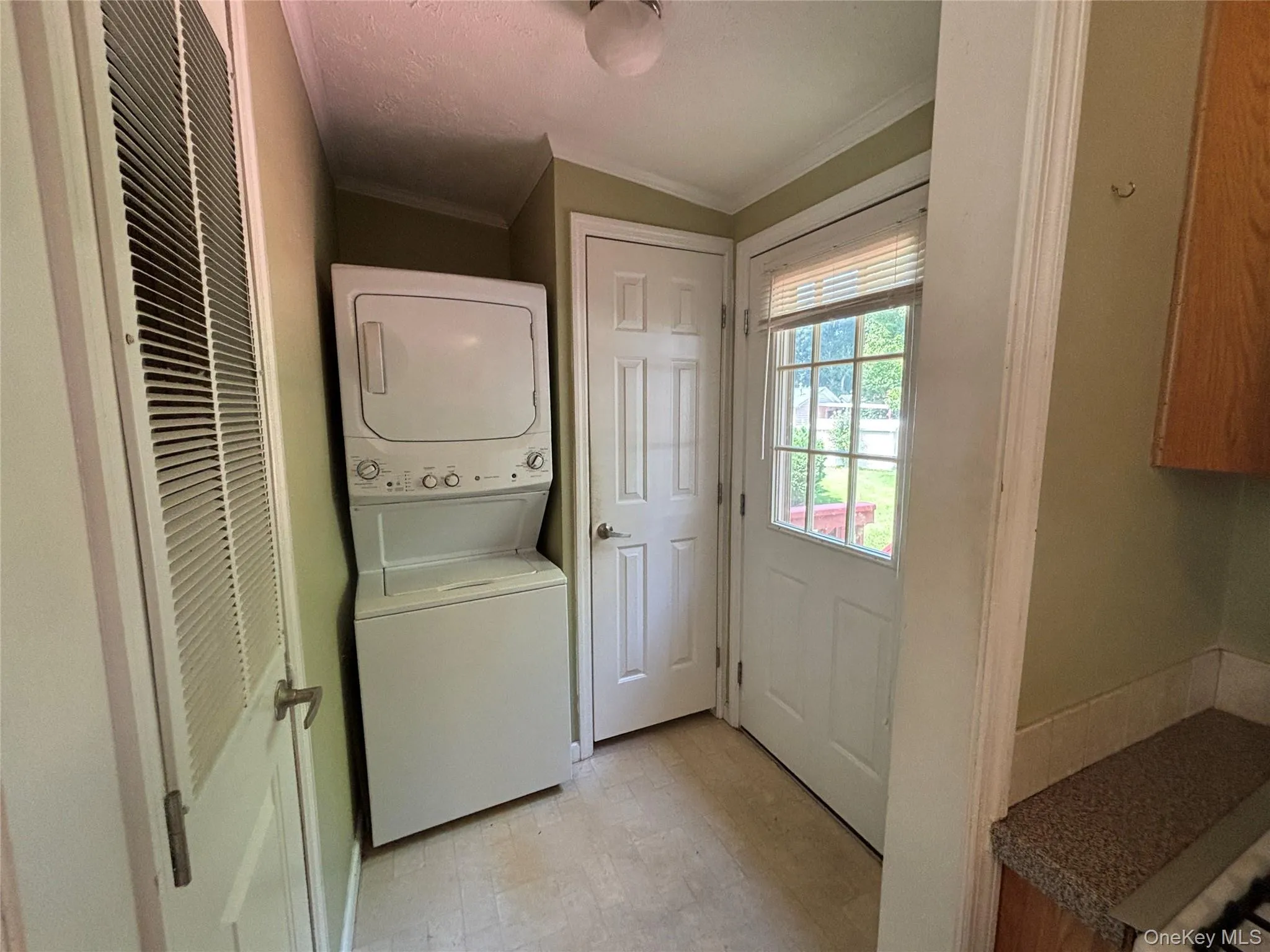 1661 Old Country Road, Riverhead, NY, 2 Bedrooms Bedrooms, 5 Rooms Rooms,2 BathroomsBathrooms,Residential,For Rent,Old Country,0,984696 1661 Old Country Road, Riverhead, NY, 2 Bedrooms Bedrooms, 5 Rooms Rooms,2 BathroomsBathrooms,Residential,For Rent,Old Country,0,984696