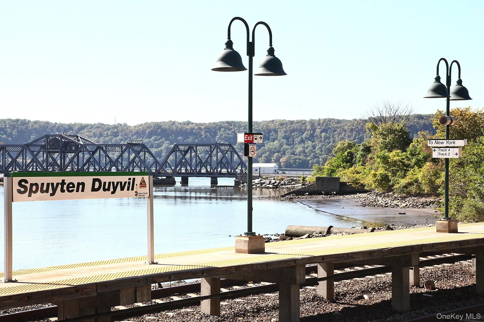 Spuyten Duyvil Metro North within walking distance Spuyten Duyvil Metro North within walking distance