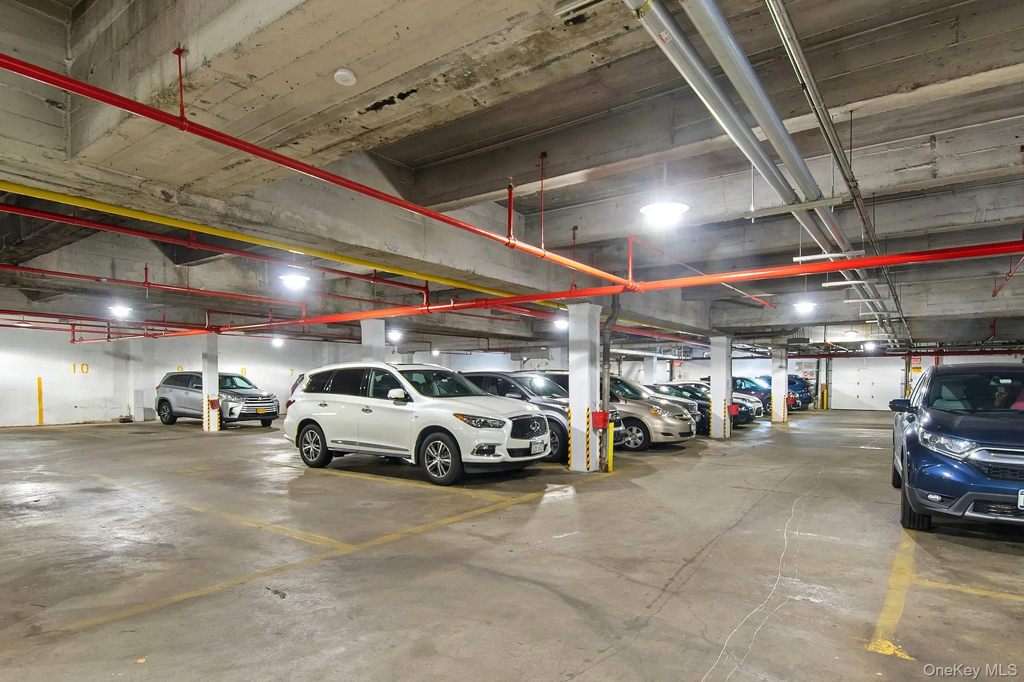 Available indoor garage Available indoor garage