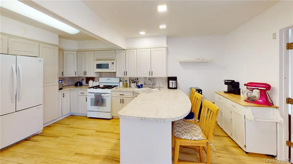 121 Woodward Parkway, Oyster Bay, NY, 3 Bedrooms Bedrooms, 6 Rooms Rooms,2 BathroomsBathrooms,Residential Lease,For Rent,Woodward,0,984699 121 Woodward Parkway, Oyster Bay, NY, 3 Bedrooms Bedrooms, 6 Rooms Rooms,2 BathroomsBathrooms,Residential Lease,For Rent,Woodward,0,984699