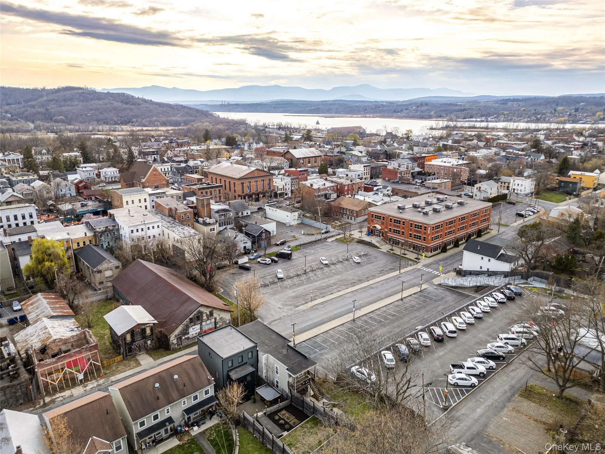 352 Columbia Street, Hudson, NY, 4 Bedrooms Bedrooms, 10 Rooms Rooms,2 BathroomsBathrooms,Residential,For Rent,Columbia,0,984705 352 Columbia Street, Hudson, NY, 4 Bedrooms Bedrooms, 10 Rooms Rooms,2 BathroomsBathrooms,Residential,For Rent,Columbia,0,984705