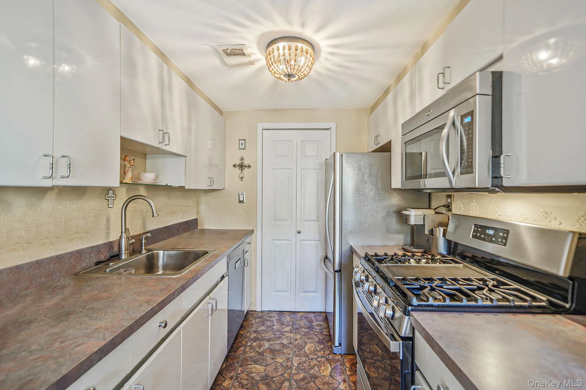 175 Cambridge Drive, Brookhaven, NY, 2 Bedrooms Bedrooms, 5 Rooms Rooms,1 BathroomBathrooms,Residential Sale,For Rent,Cambridge,0,984718 175 Cambridge Drive, Brookhaven, NY, 2 Bedrooms Bedrooms, 5 Rooms Rooms,1 BathroomBathrooms,Residential Sale,For Rent,Cambridge,0,984718