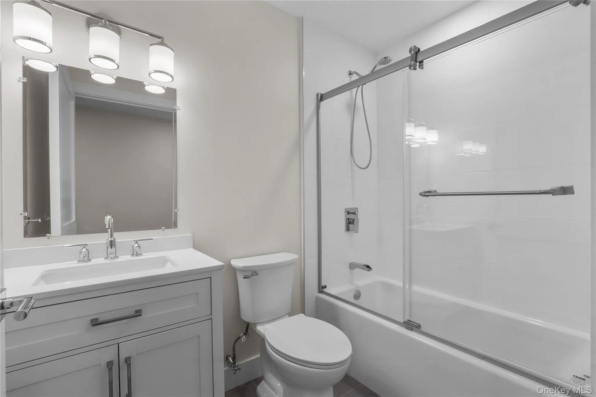 Hall/Guest Full Bathroom Hall/Guest Full Bathroom