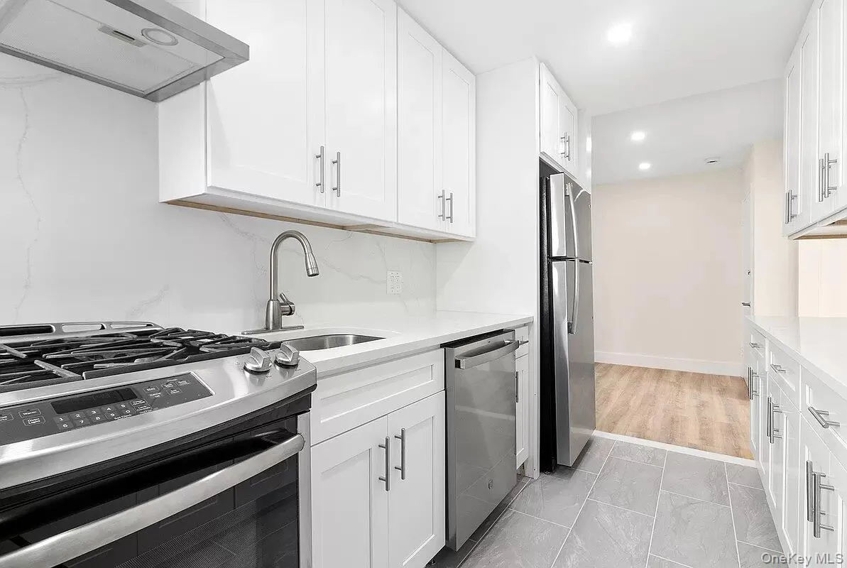 20-44 23rd Street, New York, NY, 2 Bedrooms Bedrooms, 4 Rooms Rooms,1 BathroomBathrooms,Residential Lease,For Rent,23rd,0,984751 20-44 23rd Street, New York, NY, 2 Bedrooms Bedrooms, 4 Rooms Rooms,1 BathroomBathrooms,Residential Lease,For Rent,23rd,0,984751