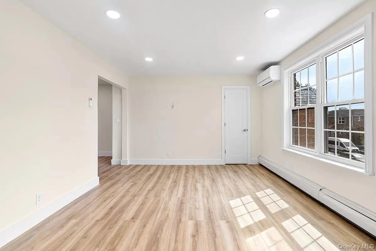 20-44 23rd Street, New York, NY, 2 Bedrooms Bedrooms, 4 Rooms Rooms,1 BathroomBathrooms,Residential Lease,For Rent,23rd,0,984751 20-44 23rd Street, New York, NY, 2 Bedrooms Bedrooms, 4 Rooms Rooms,1 BathroomBathrooms,Residential Lease,For Rent,23rd,0,984751