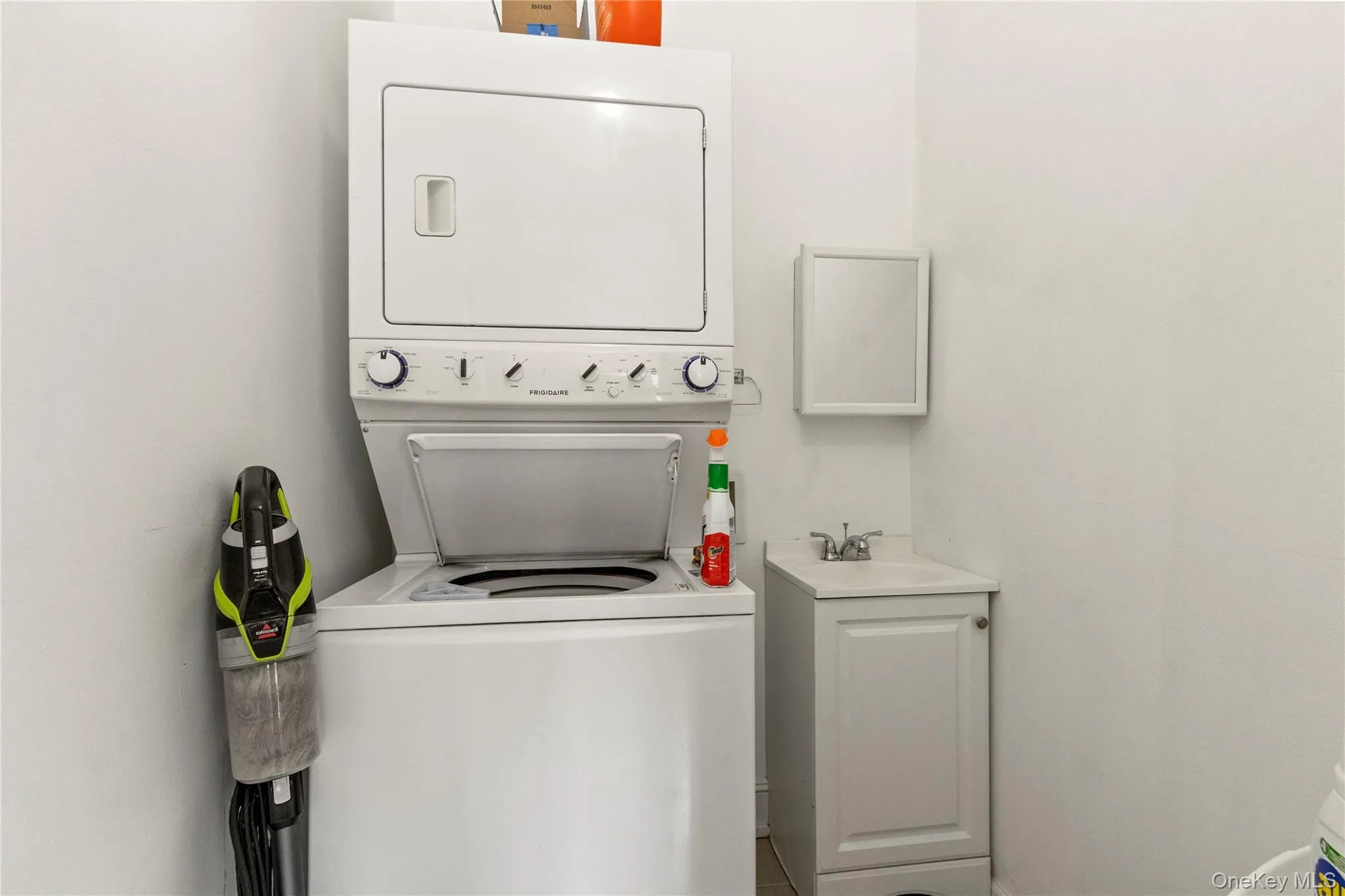 172 Harrison Avenue, North Hempstead, NY, 2 Bedrooms Bedrooms, 7 Rooms Rooms,2 BathroomsBathrooms,Residential Lease,For Rent,Harrison,0,984754 172 Harrison Avenue, North Hempstead, NY, 2 Bedrooms Bedrooms, 7 Rooms Rooms,2 BathroomsBathrooms,Residential Lease,For Rent,Harrison,0,984754