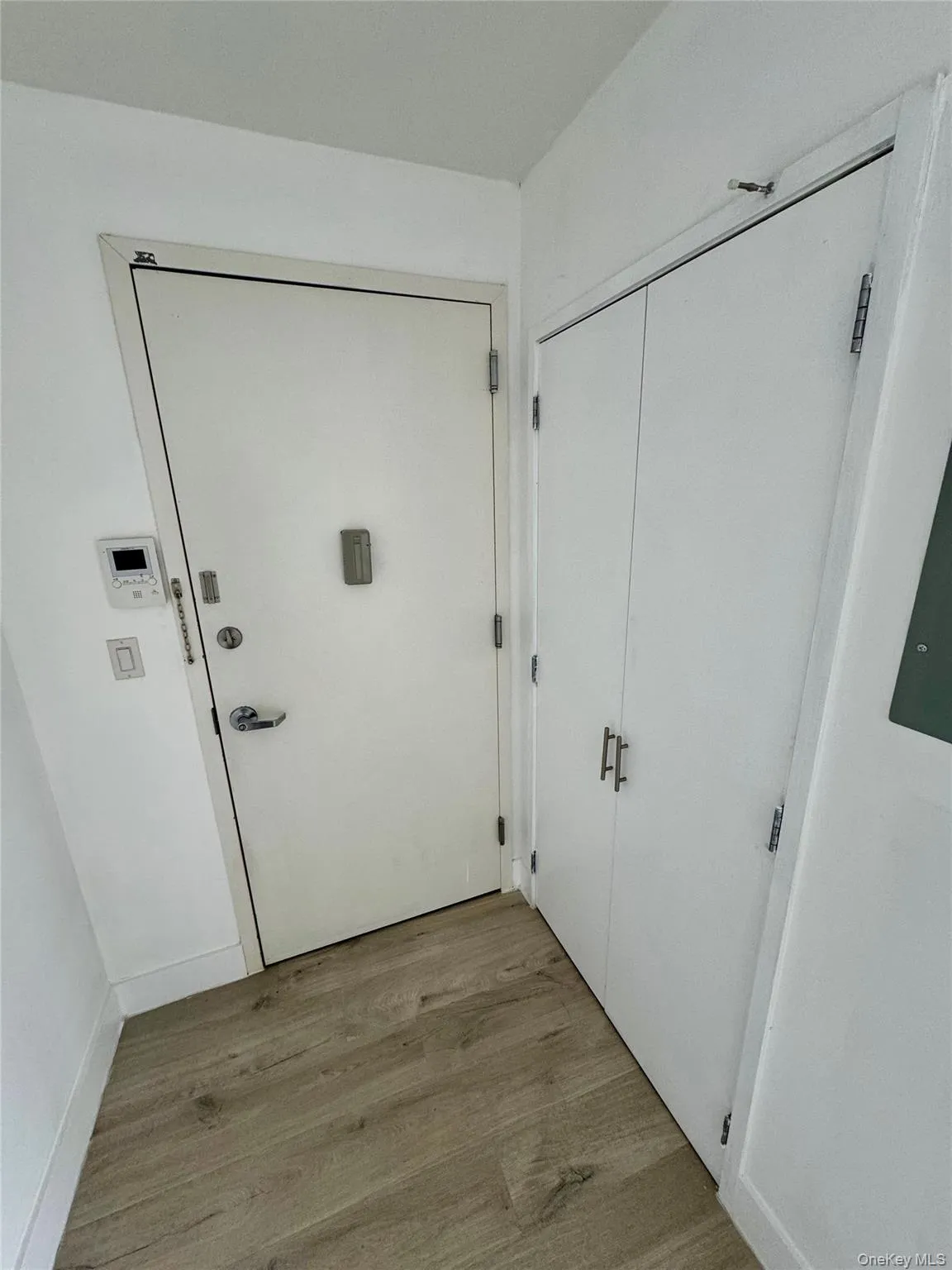 8403 Lander, New York, NY, 3 Bedrooms Bedrooms, 7 Rooms Rooms,2 BathroomsBathrooms,Residential Lease,For Rent,Lander,0,984767 8403 Lander, New York, NY, 3 Bedrooms Bedrooms, 7 Rooms Rooms,2 BathroomsBathrooms,Residential Lease,For Rent,Lander,0,984767