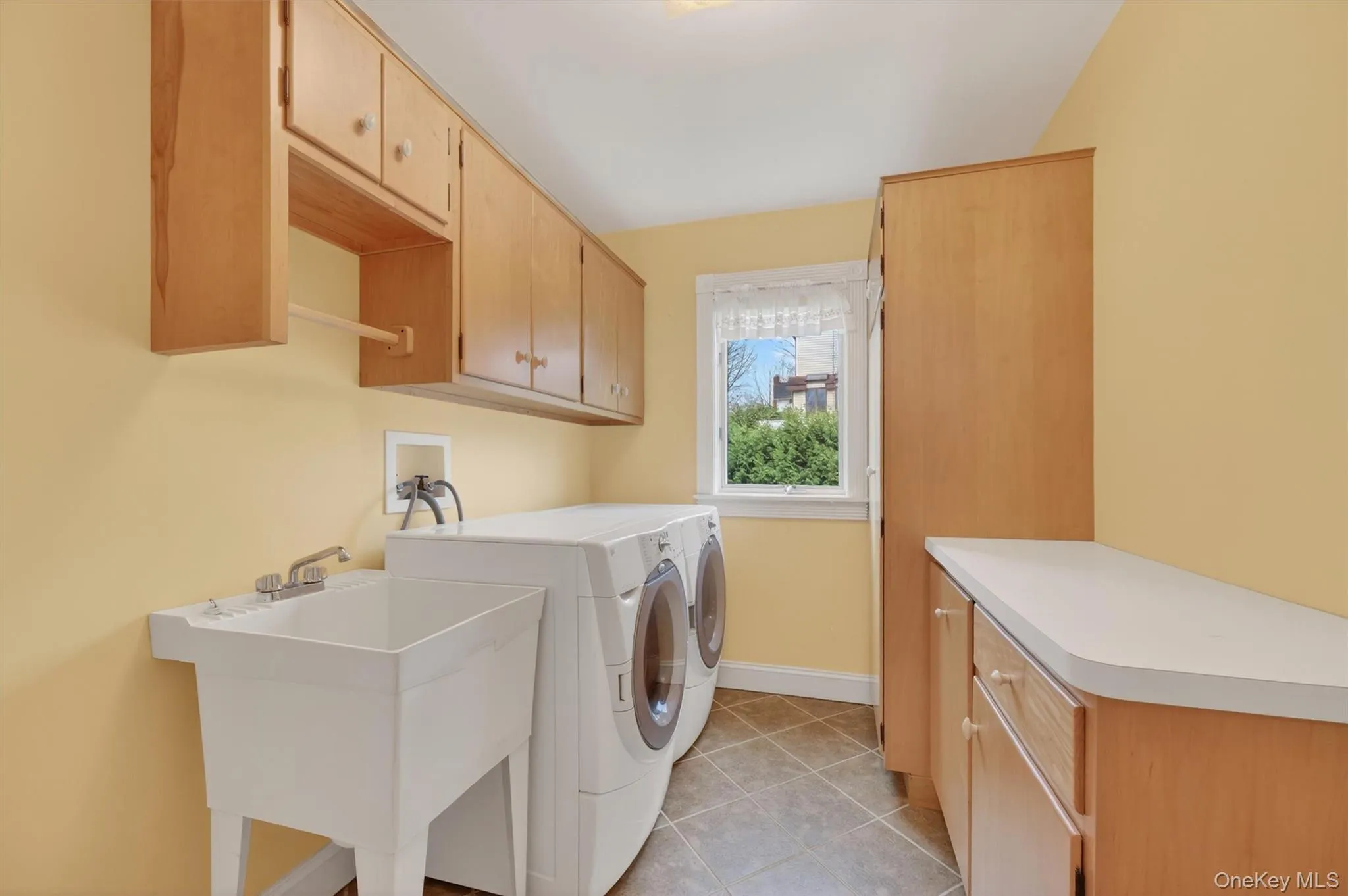 Laundry Room which the Town considers one of the Bedrooms. Laundry Room which the Town considers one of the Bedrooms.