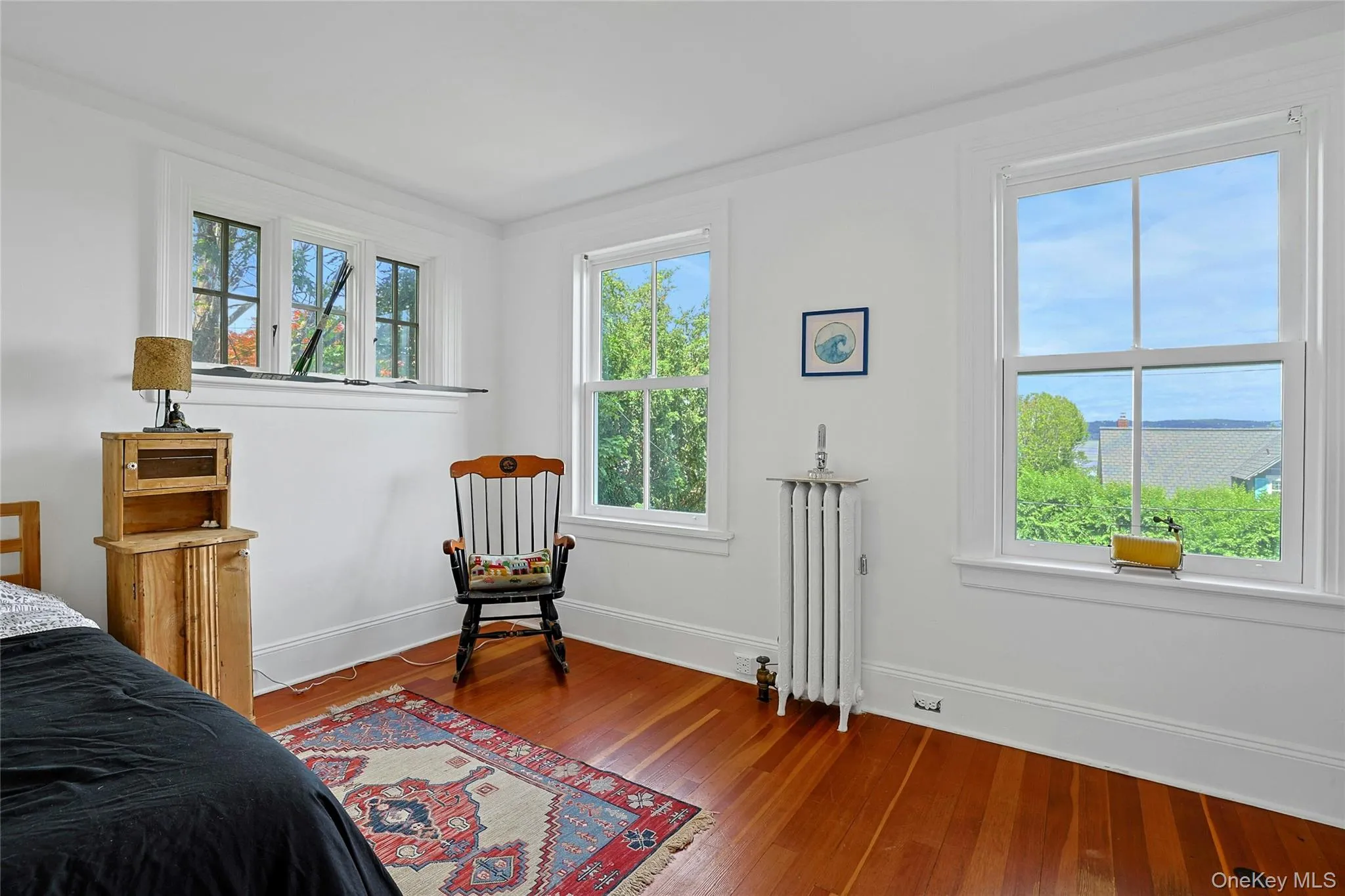 2nd floor bedroom 4views to the river 2nd floor bedroom 4views to the river
