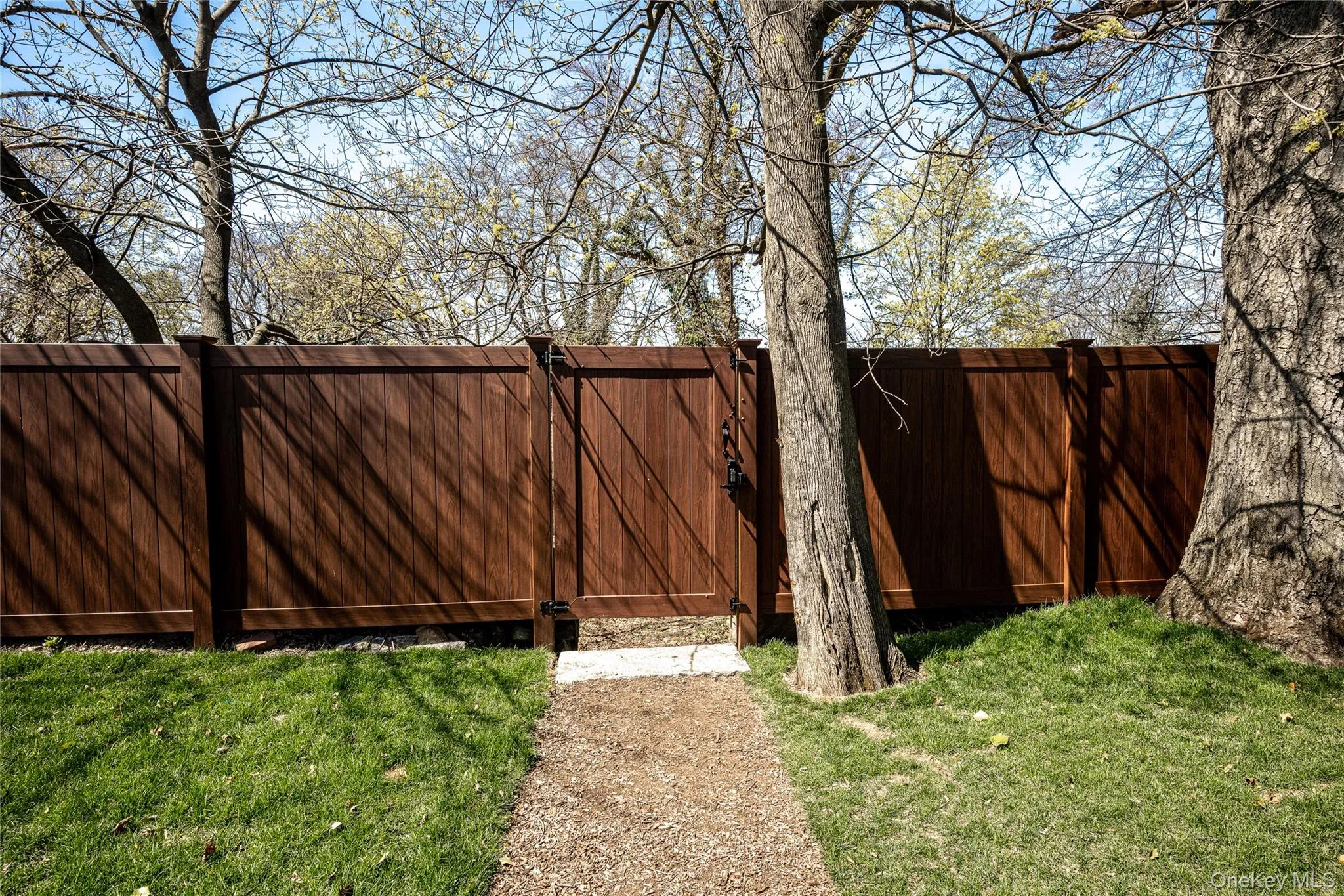 The property features a gate with direct access to the Old Croton Aqueduct Trail, providing a convenient pedestrian connection into the Village of Irvington, with access to Metro-North, shops, schools, parks, and restaurants. The property features a gate with direct access to the Old Croton Aqueduct Trail, providing a convenient pedestrian connection into the Village of Irvington, with access to Metro-North, shops, schools, parks, and restaurants.