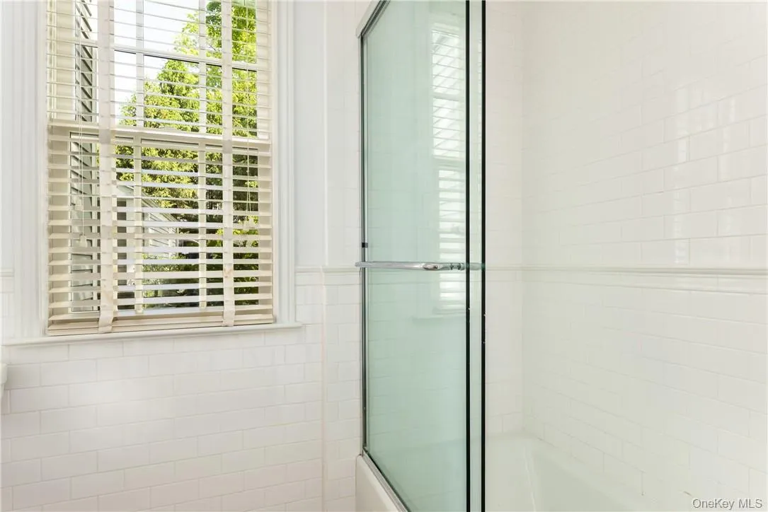 First floor ensuite full bath. First floor ensuite full bath.