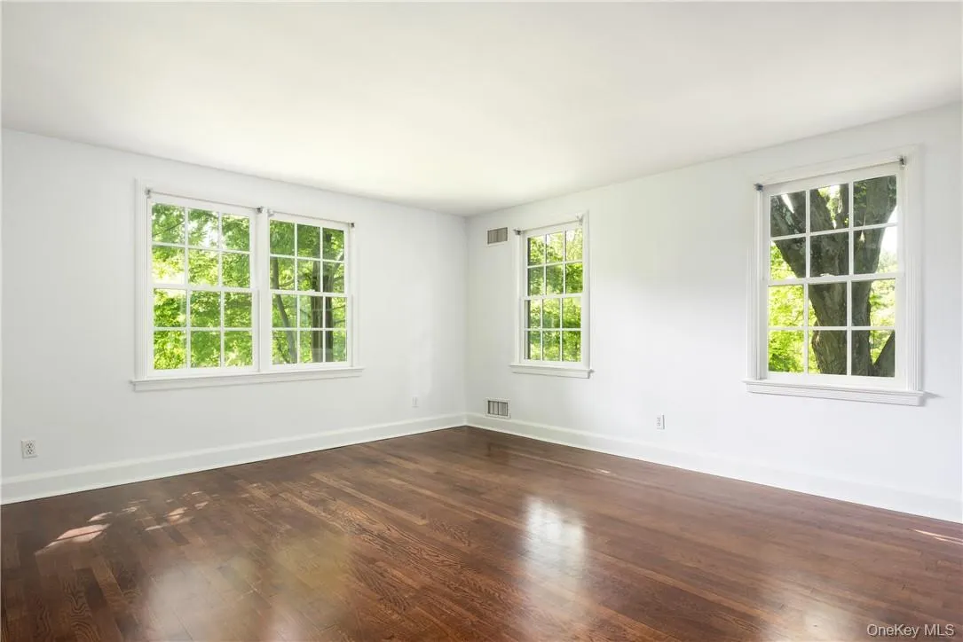 Large Fifth Bedroom Large Fifth Bedroom