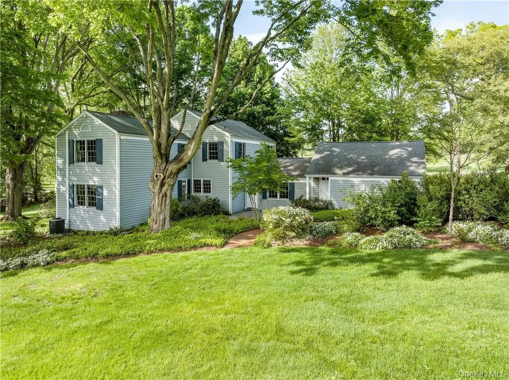 Plenty of room for backyard sports or swings. Plenty of room for backyard sports or swings.