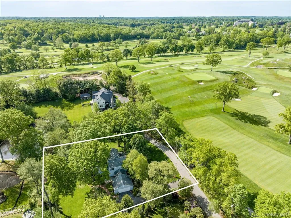 A rare find! Facing Apawamis Golf course with a private back yard. A rare find! Facing Apawamis Golf course with a private back yard.