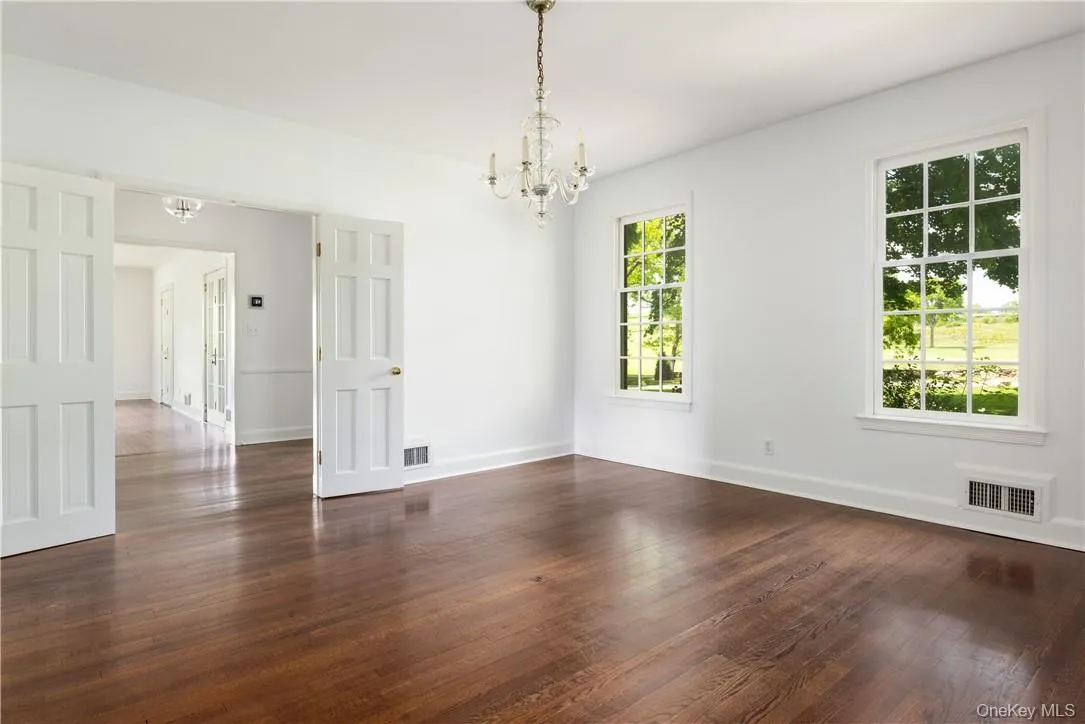 Spacious dining room. The entire interior of the house has been freshly painted. Spacious dining room. The entire interior of the house has been freshly painted.