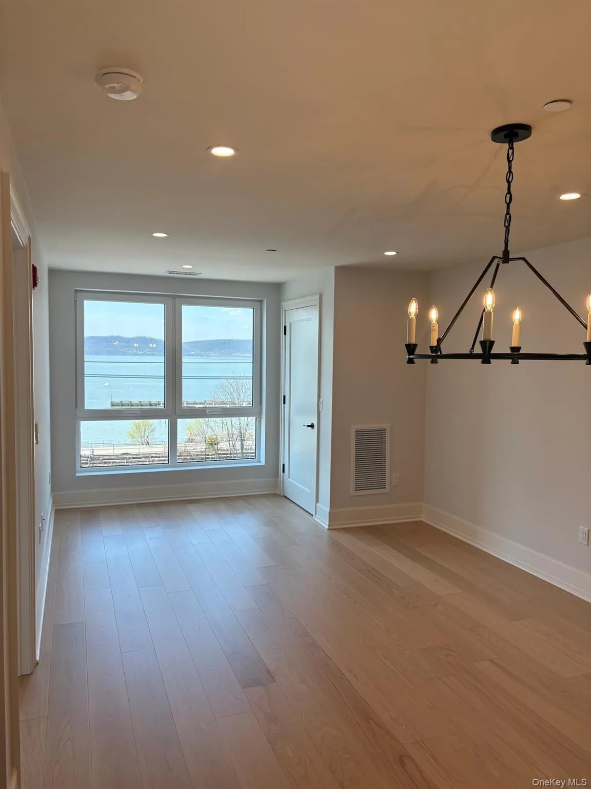 Enjoy stunning view while you relax in the living room. Enjoy stunning view while you relax in the living room.