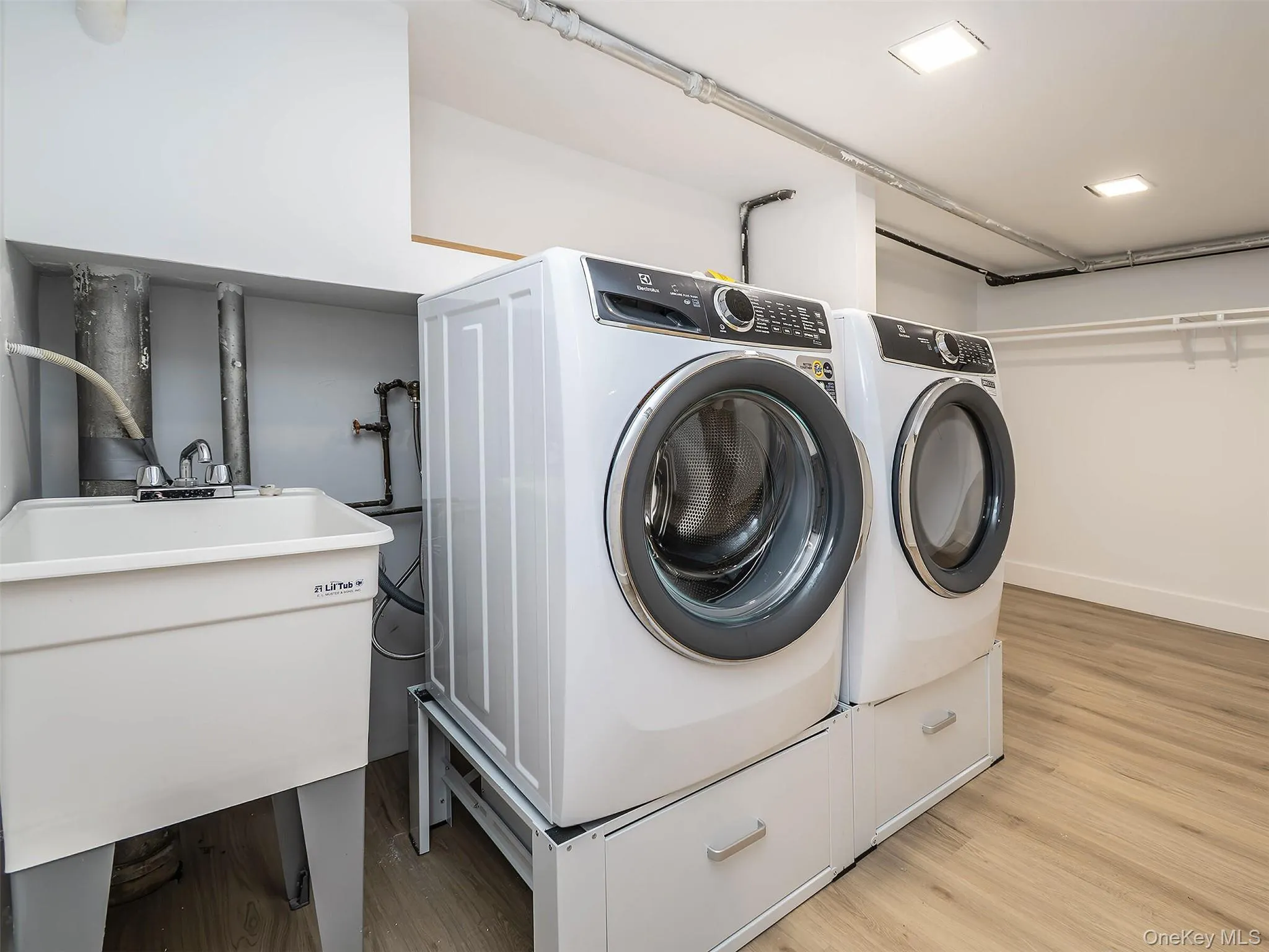 14 Saint Paul's Place, Hempstead, NY, 3 Bedrooms Bedrooms, 9 Rooms Rooms,2 BathroomsBathrooms,Residential Lease,For Rent,Saint Paul's,0,984809 14 Saint Paul's Place, Hempstead, NY, 3 Bedrooms Bedrooms, 9 Rooms Rooms,2 BathroomsBathrooms,Residential Lease,For Rent,Saint Paul's,0,984809