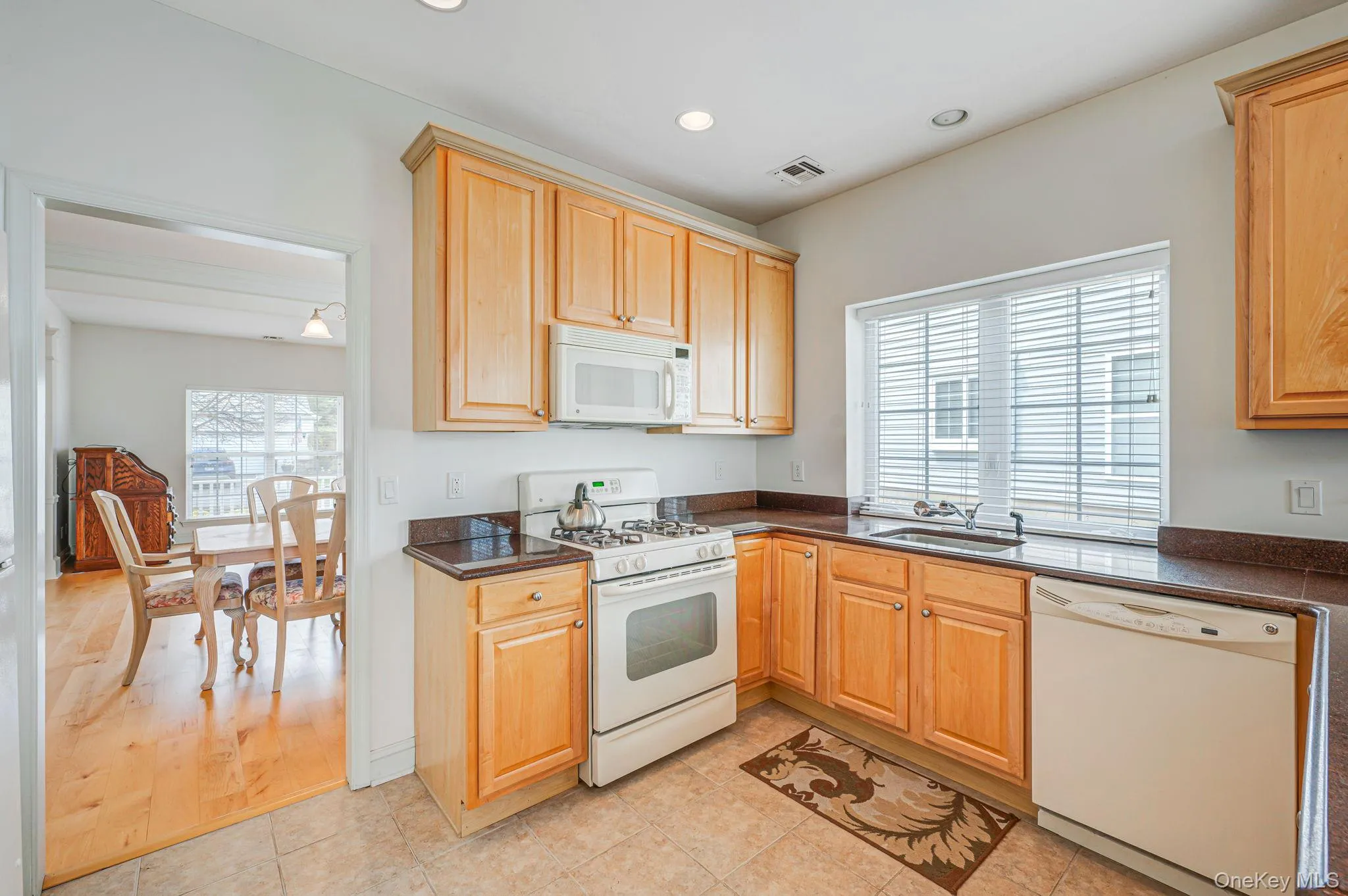 16 Oakhurst Court, Brookhaven, NY, 2 Bedrooms Bedrooms, 6 Rooms Rooms,2 BathroomsBathrooms,Residential,For Rent,Oakhurst,0,984832 16 Oakhurst Court, Brookhaven, NY, 2 Bedrooms Bedrooms, 6 Rooms Rooms,2 BathroomsBathrooms,Residential,For Rent,Oakhurst,0,984832