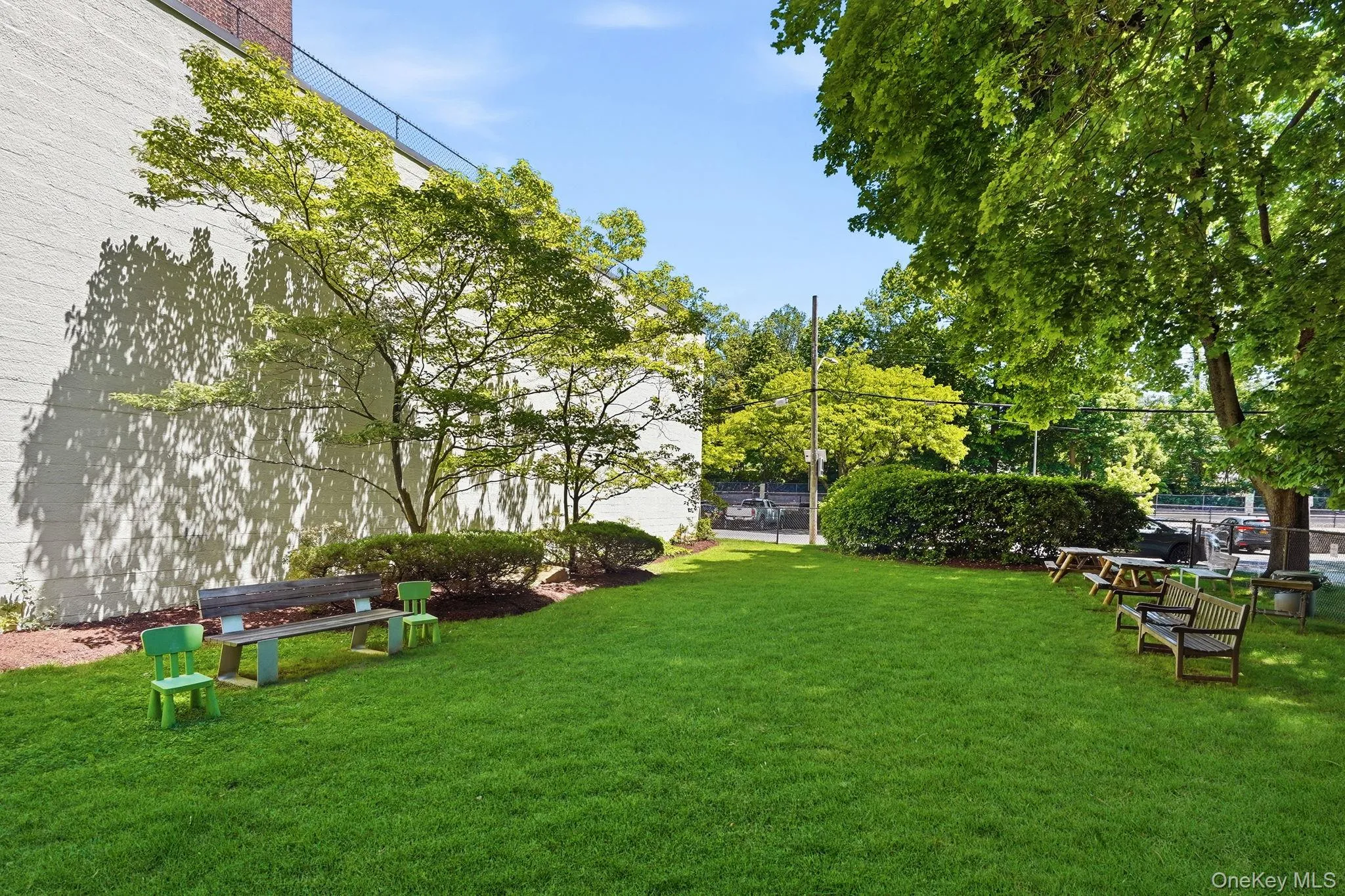 Picnic Tables and Benches Available for Scarsdale Manor Residents Picnic Tables and Benches Available for Scarsdale Manor Residents