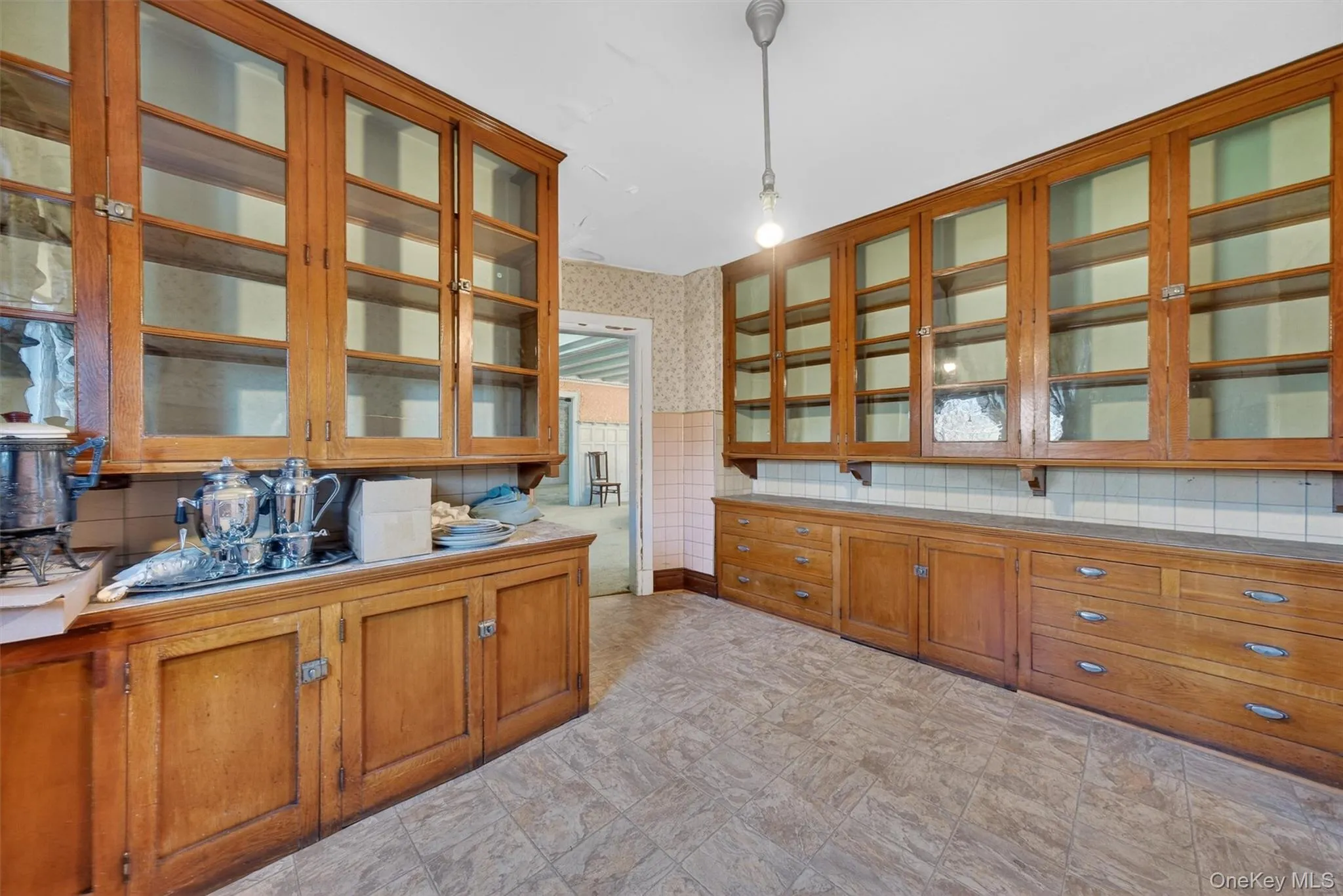 Butler's pantry between dining room and kitchen Butler's pantry between dining room and kitchen