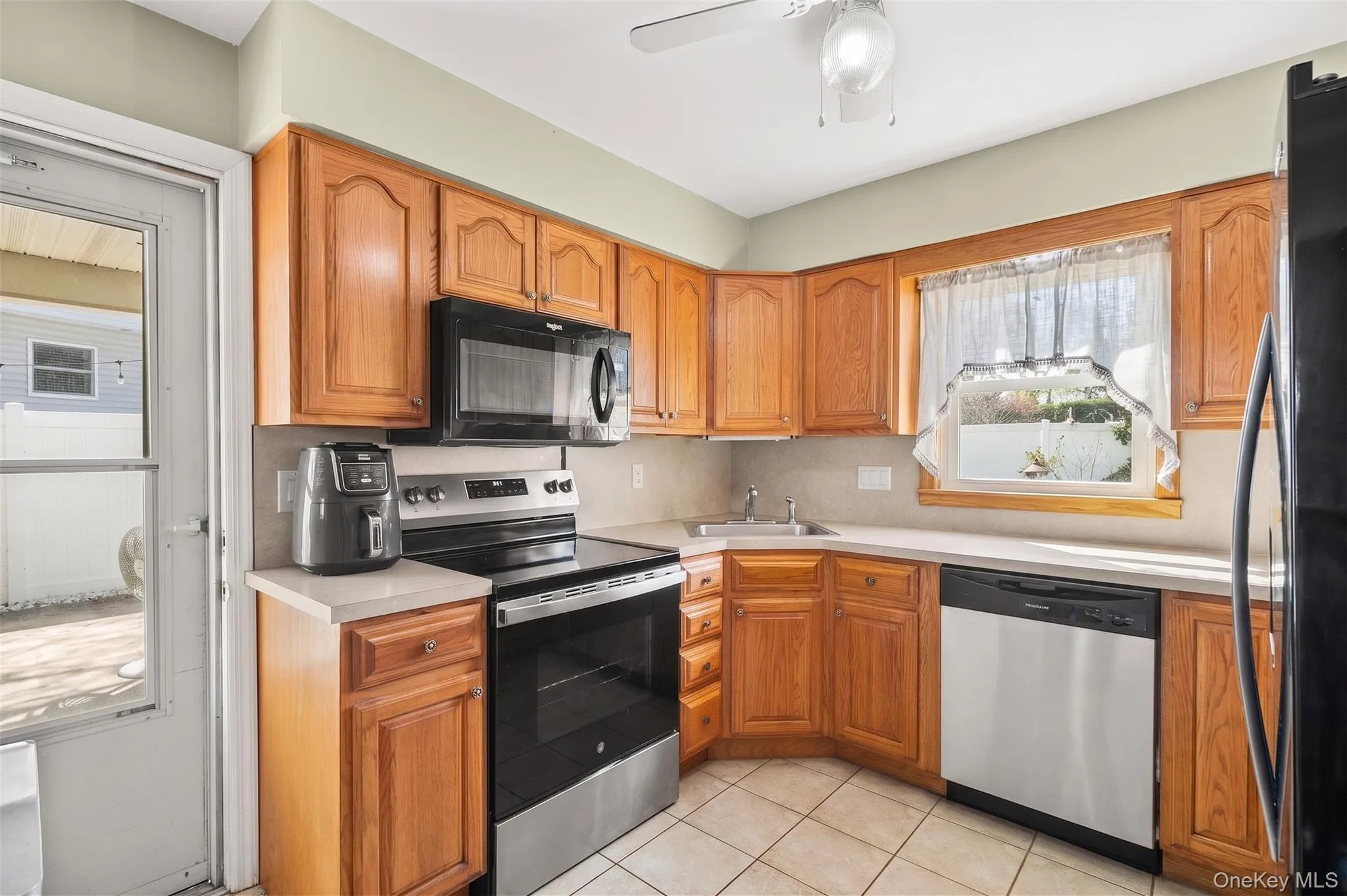 4 Erlwein Court, Oyster Bay, NY, 4 Bedrooms Bedrooms, 10 Rooms Rooms,2 BathroomsBathrooms,Residential,For Rent,Erlwein,0,984867 4 Erlwein Court, Oyster Bay, NY, 4 Bedrooms Bedrooms, 10 Rooms Rooms,2 BathroomsBathrooms,Residential,For Rent,Erlwein,0,984867