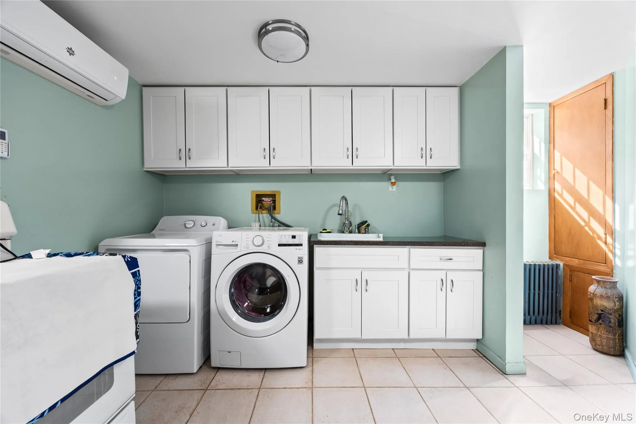 45-76 Browvale Lane, New York, NY, 3 Bedrooms Bedrooms, 8 Rooms Rooms,3 BathroomsBathrooms,Residential Lease,For Rent,Browvale,0,984868 45-76 Browvale Lane, New York, NY, 3 Bedrooms Bedrooms, 8 Rooms Rooms,3 BathroomsBathrooms,Residential Lease,For Rent,Browvale,0,984868