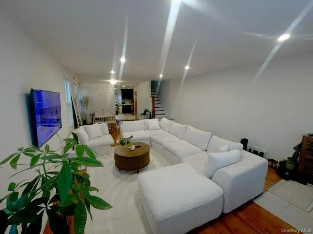9030 Vanderveer Street, New York, NY, 3 Bedrooms Bedrooms, 6 Rooms Rooms,3 BathroomsBathrooms,Residential,For Rent,Vanderveer,0,984901 9030 Vanderveer Street, New York, NY, 3 Bedrooms Bedrooms, 6 Rooms Rooms,3 BathroomsBathrooms,Residential,For Rent,Vanderveer,0,984901