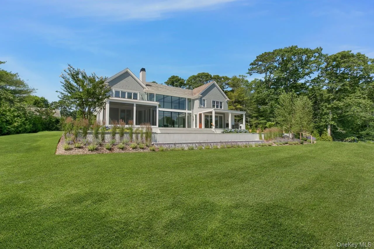 15 Old Point Road, Southampton, New York 11959