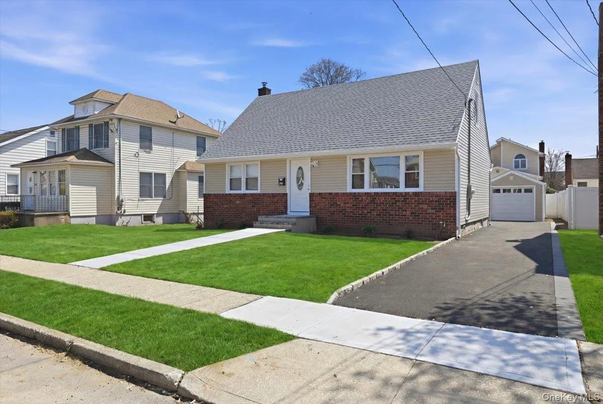 2726 Orchard Street, Hempstead, NY, 4 Bedrooms Bedrooms, 7 Rooms Rooms,3 BathroomsBathrooms,Residential,For Rent,Orchard,0,984982 2726 Orchard Street, Hempstead, NY, 4 Bedrooms Bedrooms, 7 Rooms Rooms,3 BathroomsBathrooms,Residential,For Rent,Orchard,0,984982
