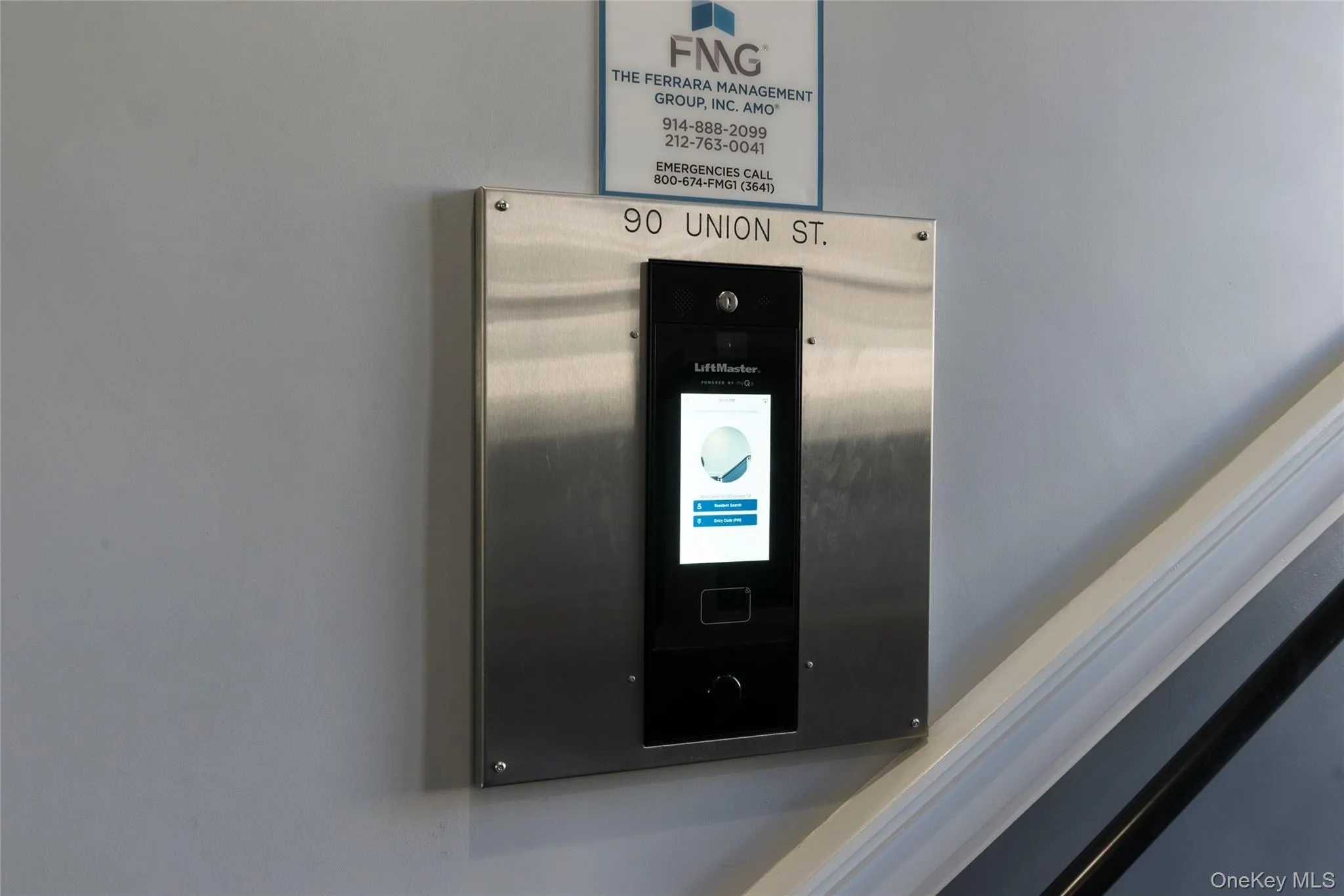 Updated LiftMaster camera intercom system for easy, secure entry. Updated LiftMaster camera intercom system for easy, secure entry.