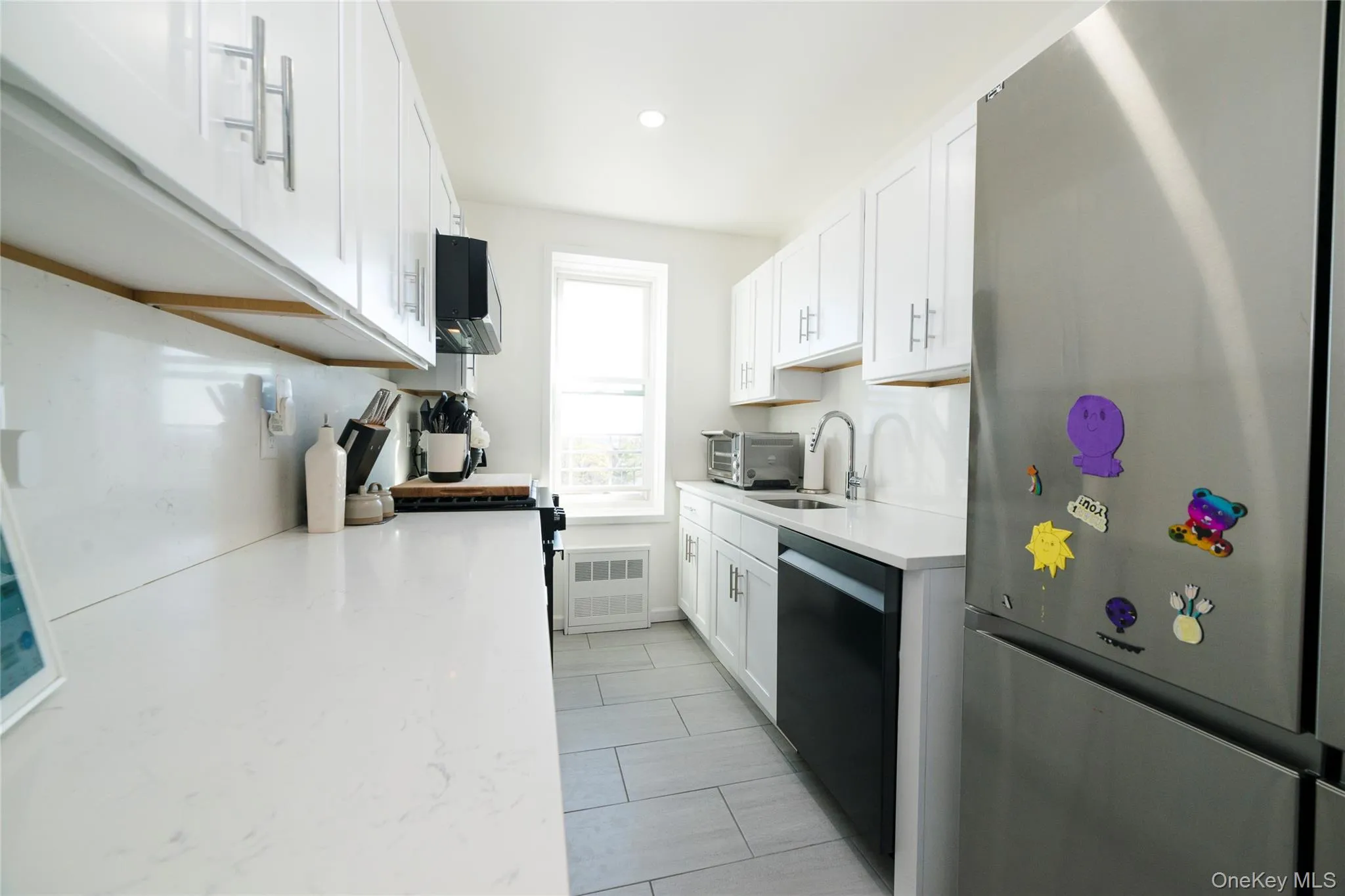 Another view of the kitchen and its appliances. Another view of the kitchen and its appliances.
