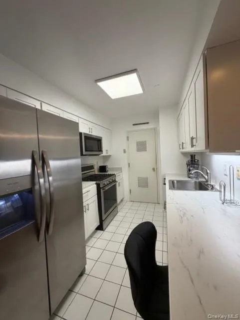 21 Lake Street, White Plains, NY, 1 Bedroom Bedrooms, 3 Rooms Rooms,1 BathroomBathrooms,Residential Lease,For Rent,Lake,0,985008 21 Lake Street, White Plains, NY, 1 Bedroom Bedrooms, 3 Rooms Rooms,1 BathroomBathrooms,Residential Lease,For Rent,Lake,0,985008