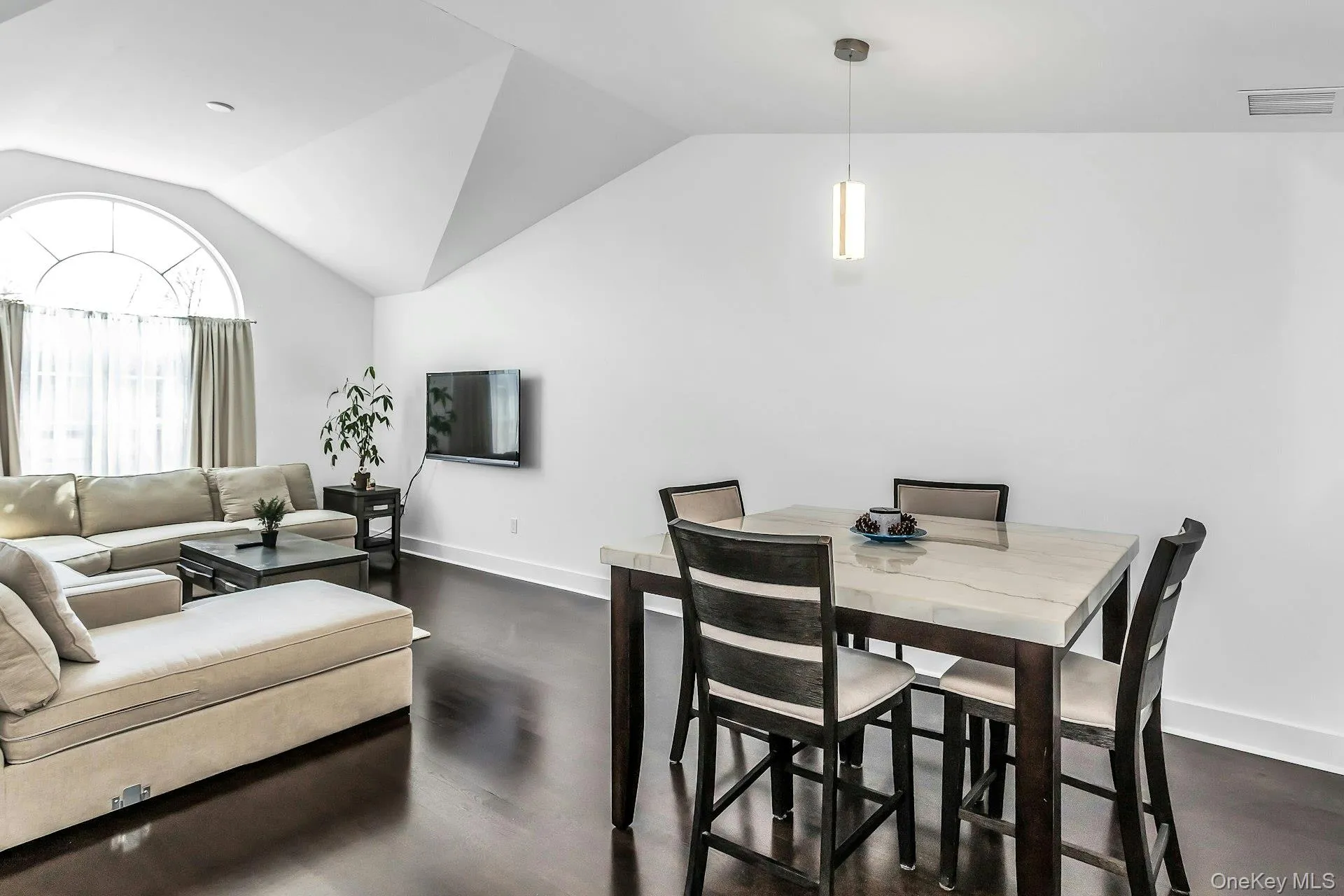 704 Breton Way, Glen Cove, NY, 2 Bedrooms Bedrooms, 4 Rooms Rooms,2 BathroomsBathrooms,Residential,For Rent,Breton,0,985041 704 Breton Way, Glen Cove, NY, 2 Bedrooms Bedrooms, 4 Rooms Rooms,2 BathroomsBathrooms,Residential,For Rent,Breton,0,985041