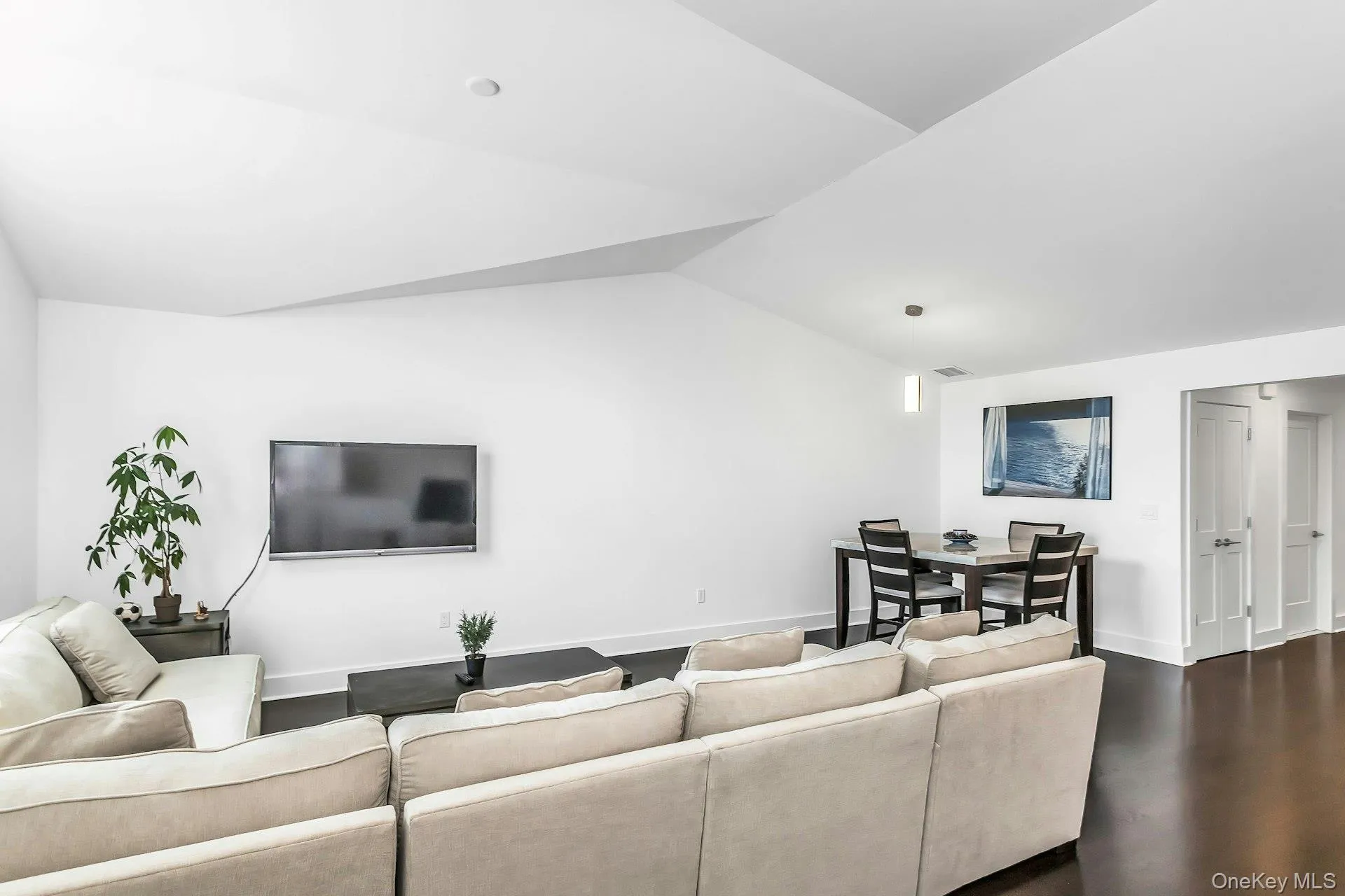704 Breton Way, Glen Cove, NY, 2 Bedrooms Bedrooms, 4 Rooms Rooms,2 BathroomsBathrooms,Residential,For Rent,Breton,0,985041 704 Breton Way, Glen Cove, NY, 2 Bedrooms Bedrooms, 4 Rooms Rooms,2 BathroomsBathrooms,Residential,For Rent,Breton,0,985041