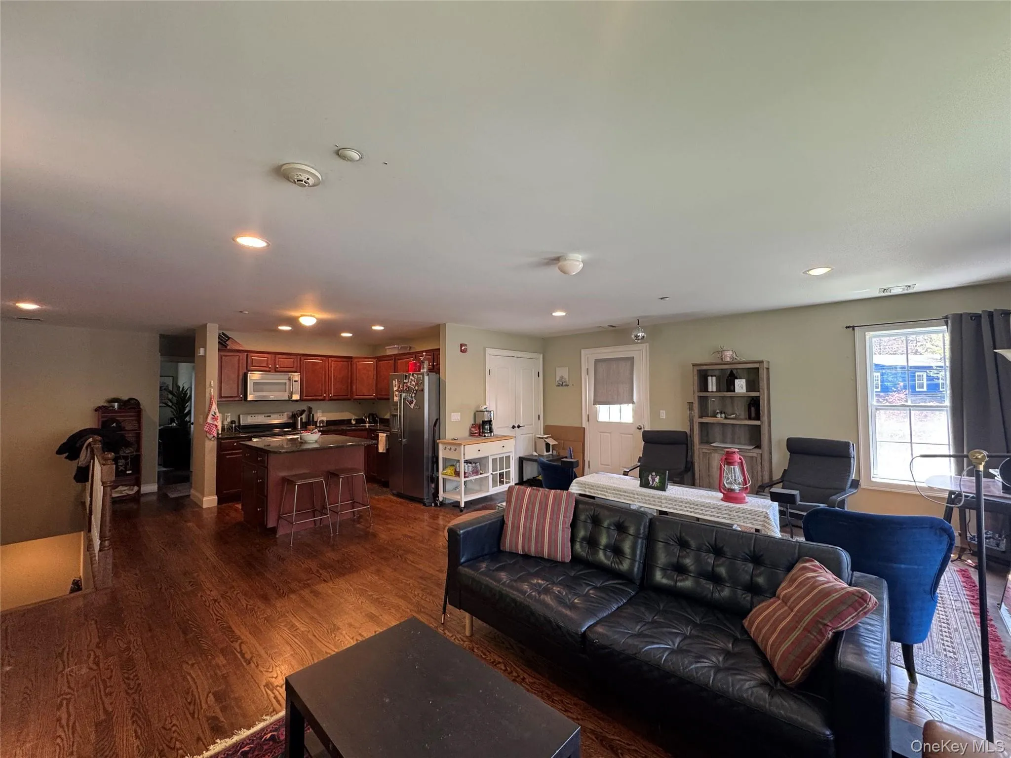 907 Main Street, Brookhaven, NY, 2 Bedrooms Bedrooms, 4 Rooms Rooms,1 BathroomBathrooms,Residential Lease,For Rent,Main,0,985058 907 Main Street, Brookhaven, NY, 2 Bedrooms Bedrooms, 4 Rooms Rooms,1 BathroomBathrooms,Residential Lease,For Rent,Main,0,985058