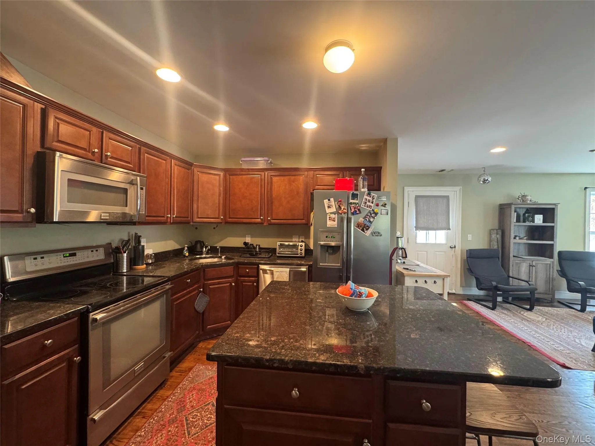 907 Main Street, Brookhaven, NY, 2 Bedrooms Bedrooms, 4 Rooms Rooms,1 BathroomBathrooms,Residential Lease,For Rent,Main,0,985058 907 Main Street, Brookhaven, NY, 2 Bedrooms Bedrooms, 4 Rooms Rooms,1 BathroomBathrooms,Residential Lease,For Rent,Main,0,985058